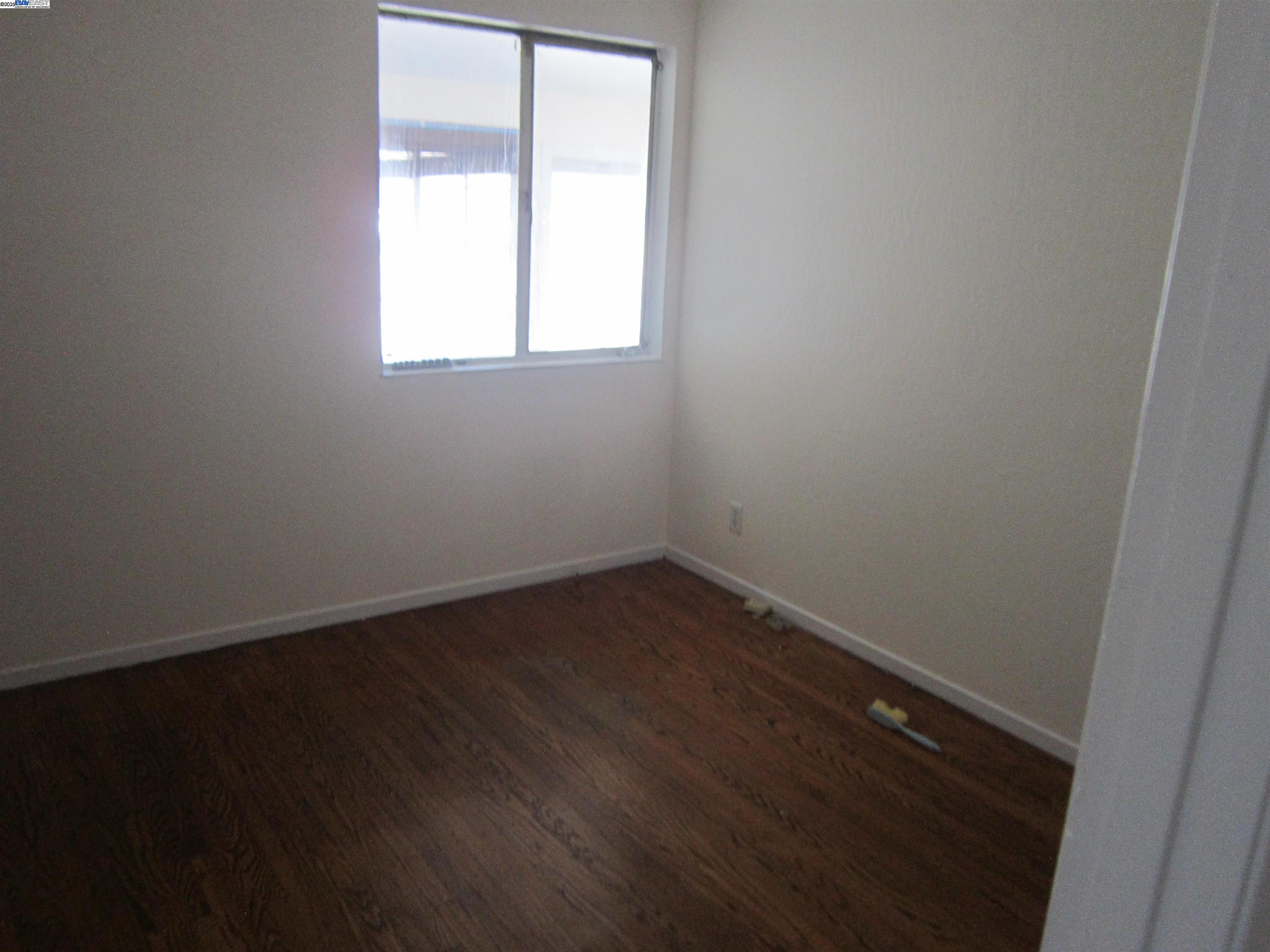 Detail Gallery Image 7 of 9 For 2275 Bennington Ln, Hayward,  CA 94545 - 3 Beds | 2/1 Baths