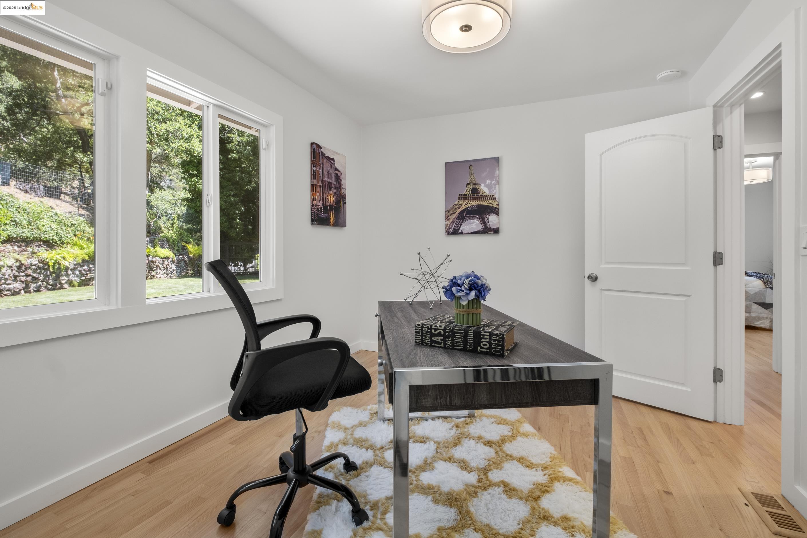 Detail Gallery Image 17 of 34 For 6537 Aitken Dr, Oakland,  CA 94611 - 4 Beds | 2 Baths