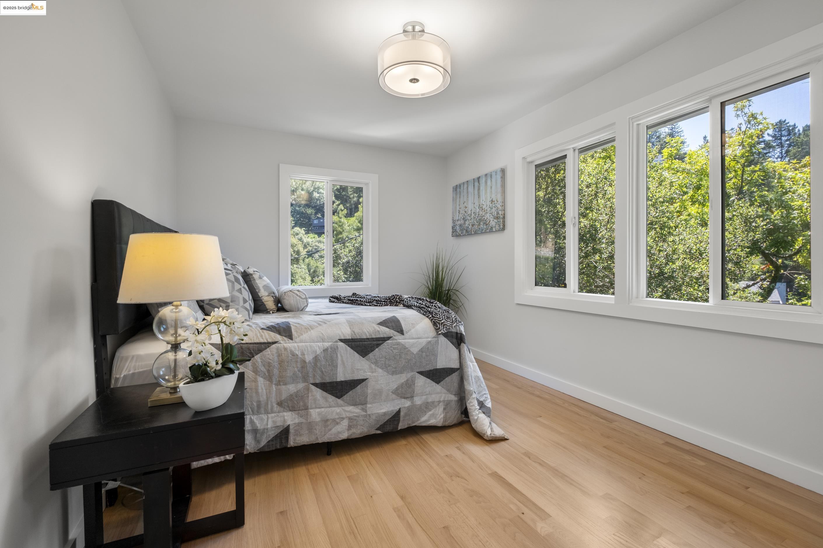 Detail Gallery Image 18 of 34 For 6537 Aitken Dr, Oakland,  CA 94611 - 4 Beds | 2 Baths
