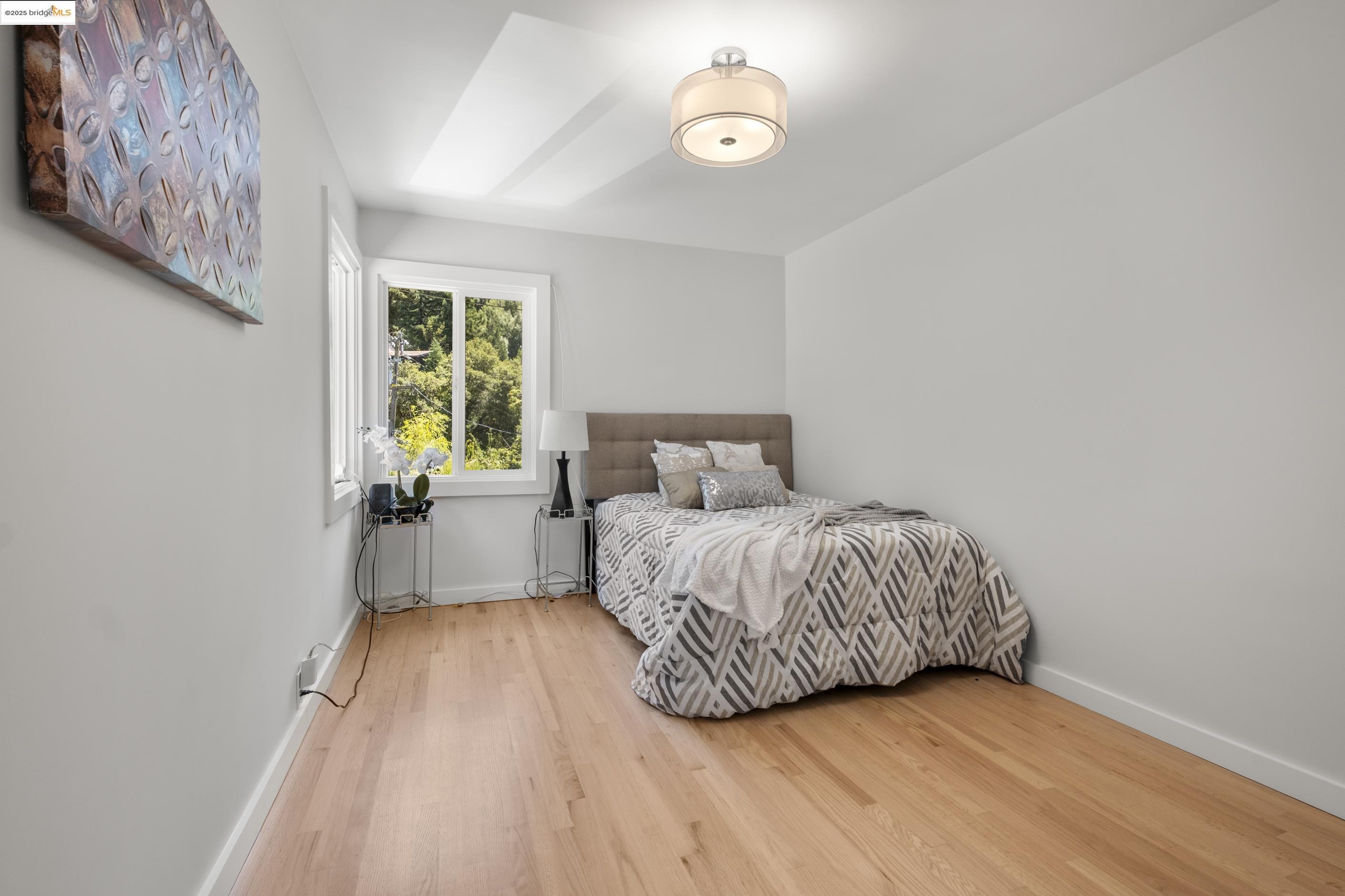 Detail Gallery Image 19 of 34 For 6537 Aitken Dr, Oakland,  CA 94611 - 4 Beds | 2 Baths