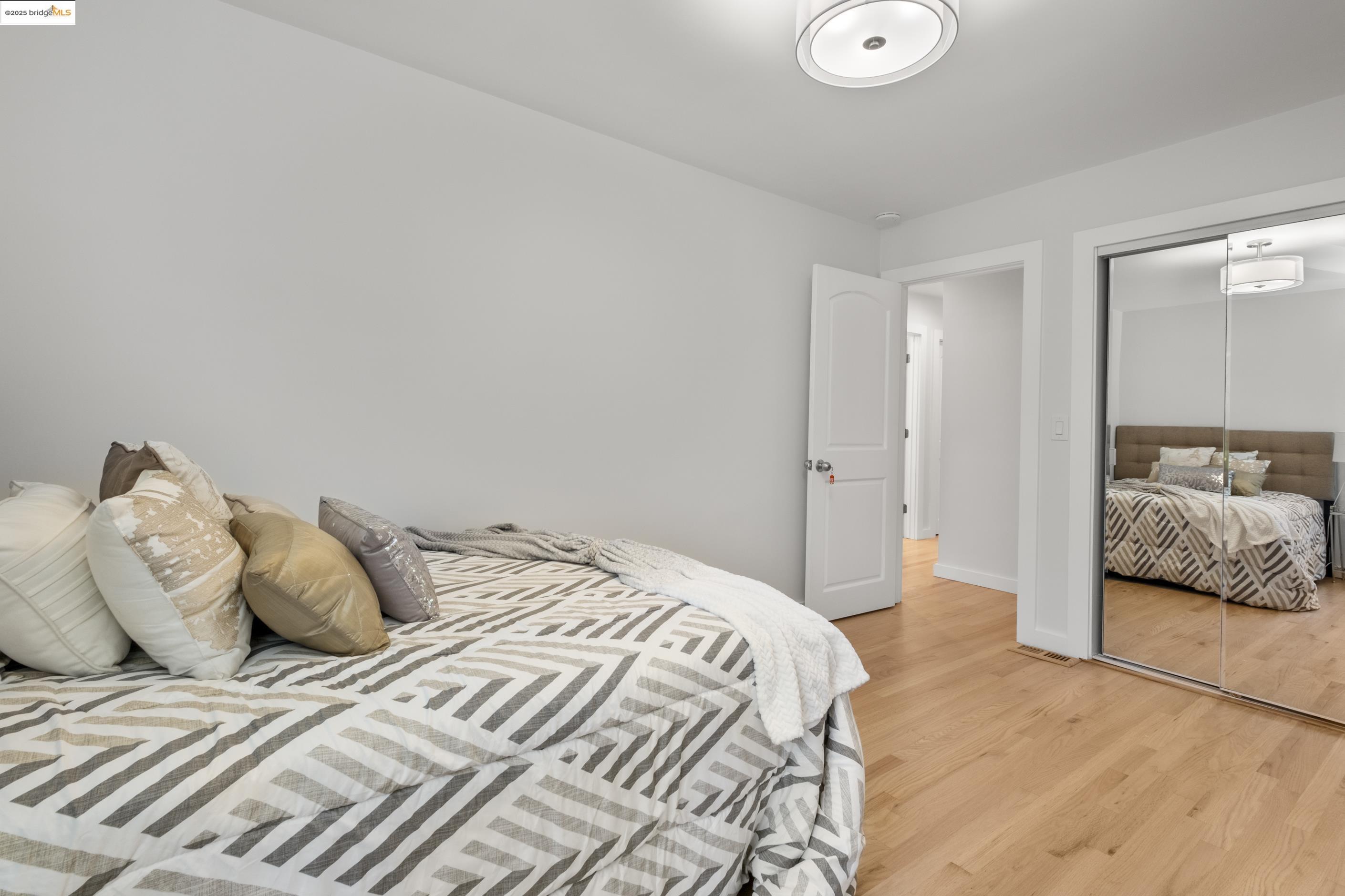 Detail Gallery Image 20 of 34 For 6537 Aitken Dr, Oakland,  CA 94611 - 4 Beds | 2 Baths