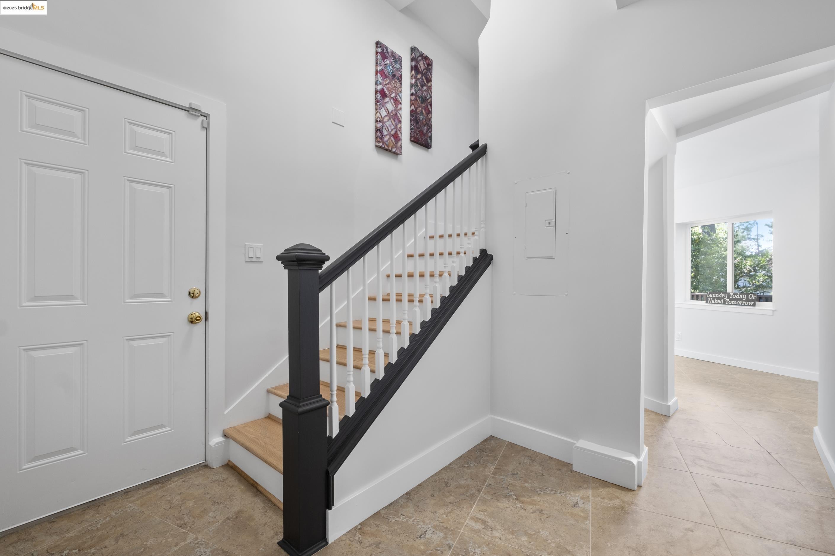 Detail Gallery Image 22 of 34 For 6537 Aitken Dr, Oakland,  CA 94611 - 4 Beds | 2 Baths