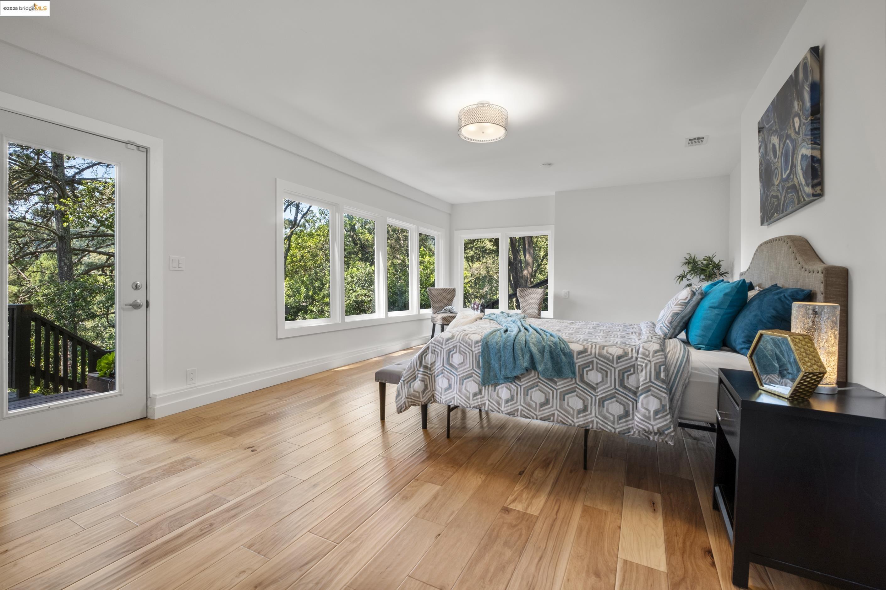 Detail Gallery Image 23 of 34 For 6537 Aitken Dr, Oakland,  CA 94611 - 4 Beds | 2 Baths