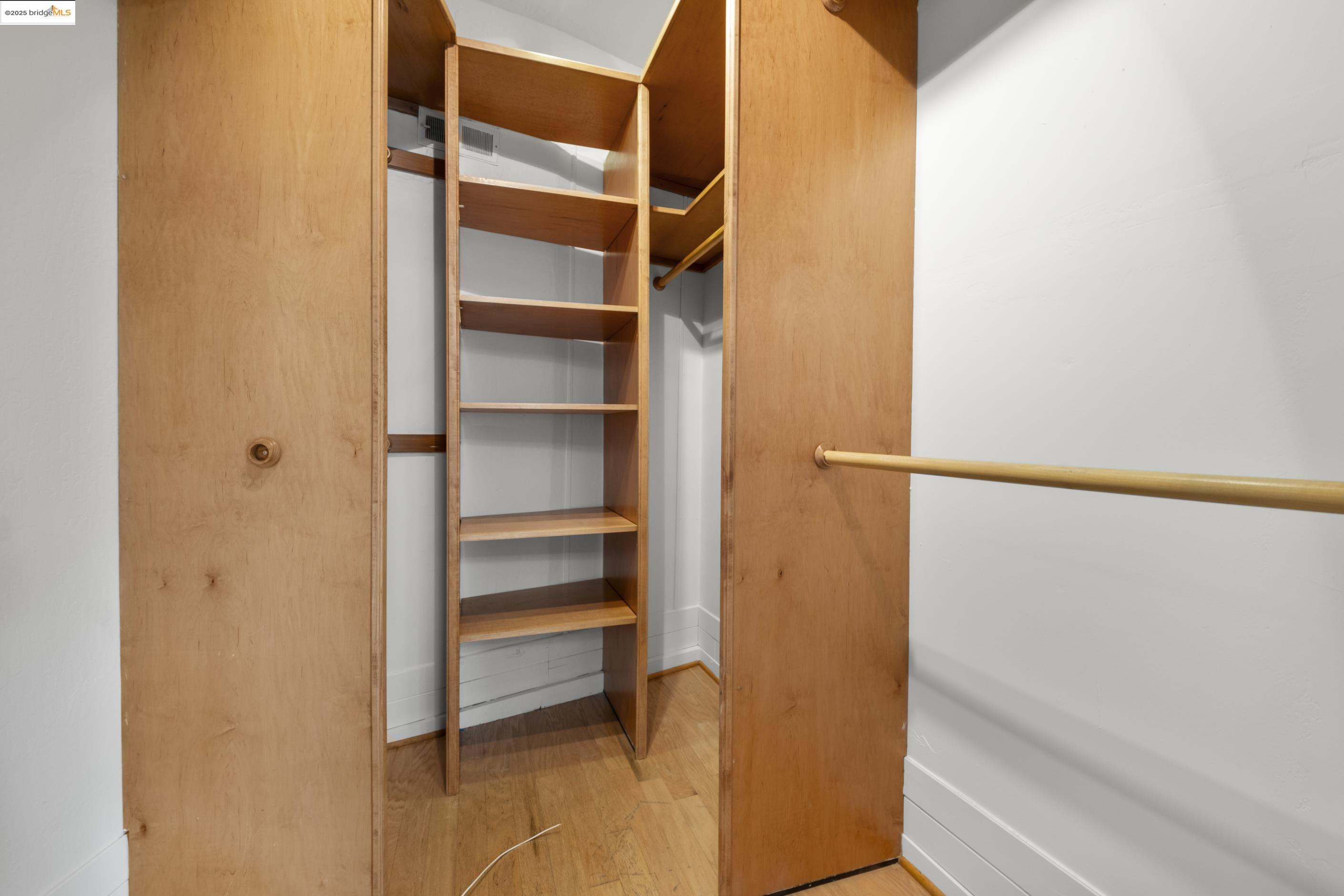 Detail Gallery Image 26 of 34 For 6537 Aitken Dr, Oakland,  CA 94611 - 4 Beds | 2 Baths