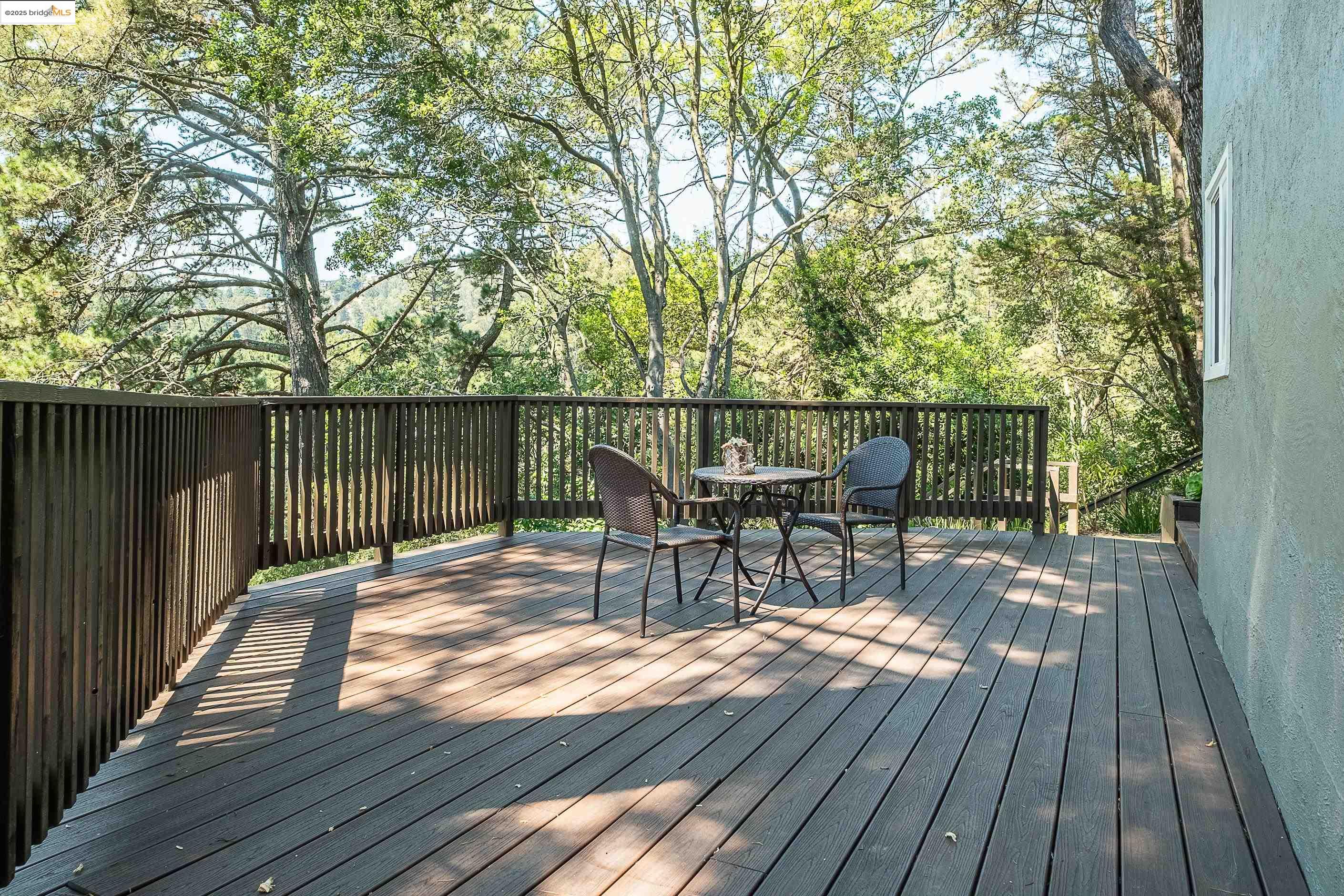 Detail Gallery Image 30 of 34 For 6537 Aitken Dr, Oakland,  CA 94611 - 4 Beds | 2 Baths