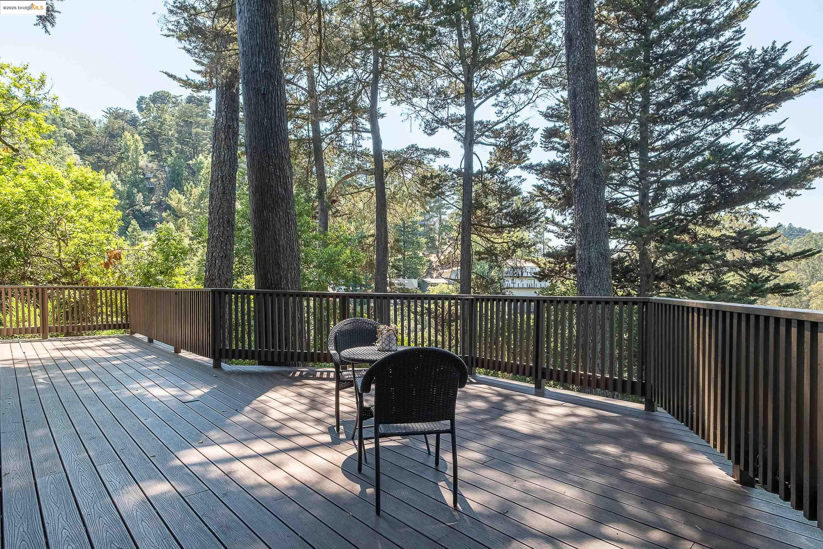 Detail Gallery Image 31 of 34 For 6537 Aitken Dr, Oakland,  CA 94611 - 4 Beds | 2 Baths