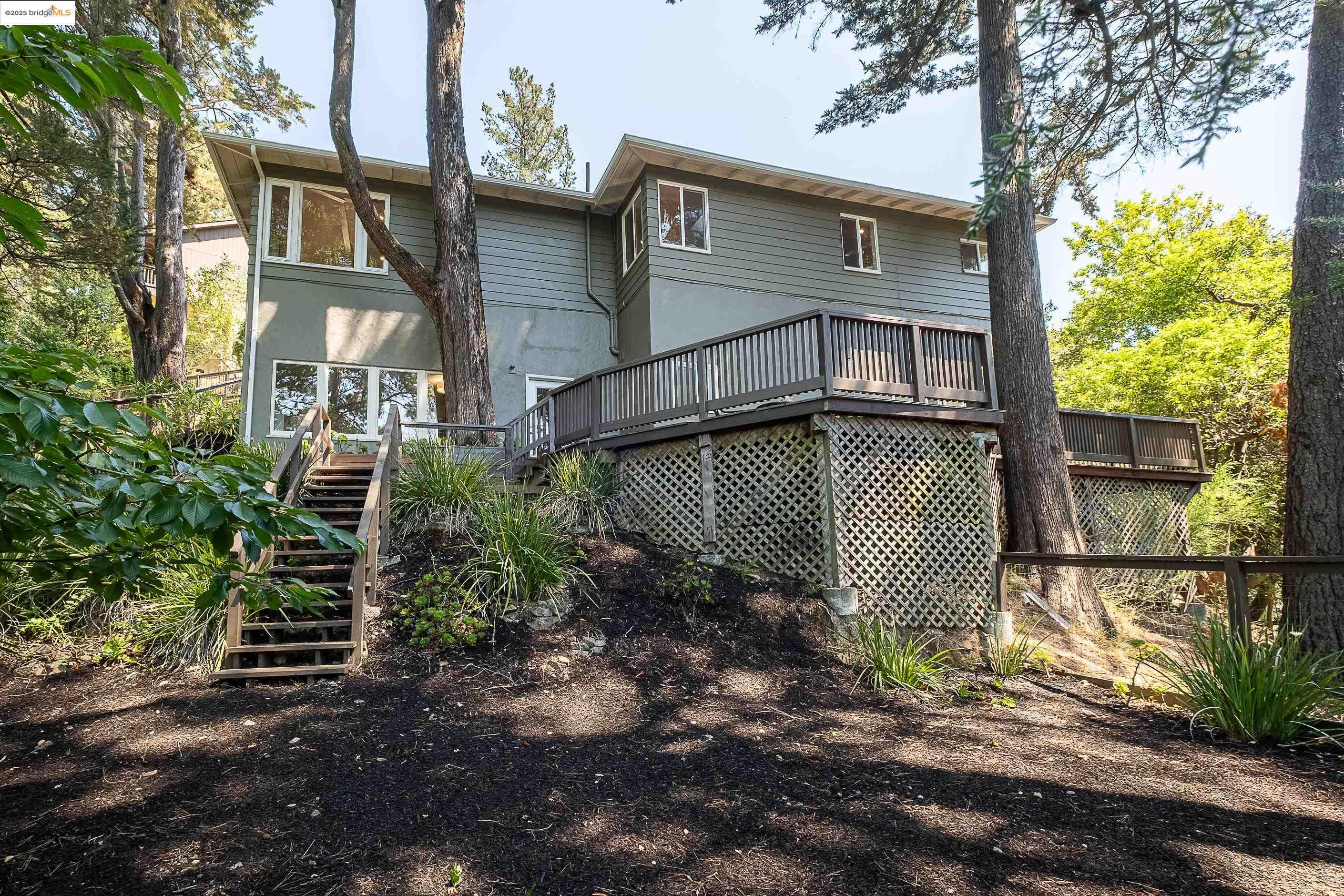 Detail Gallery Image 33 of 34 For 6537 Aitken Dr, Oakland,  CA 94611 - 4 Beds | 2 Baths