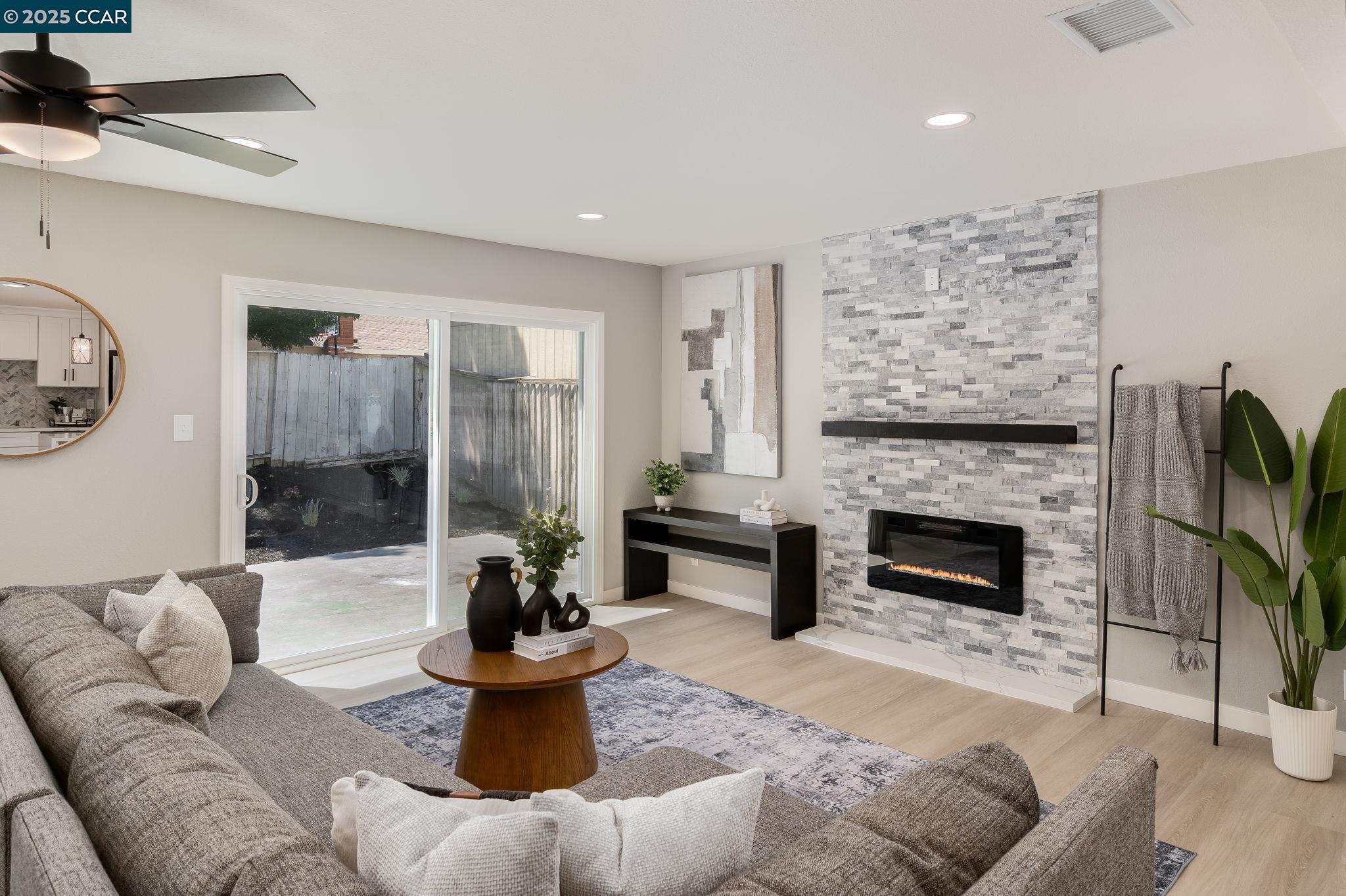 Detail Gallery Image 5 of 29 For 2832 Lucena Way, Antioch,  CA 94509 - 3 Beds | 2 Baths