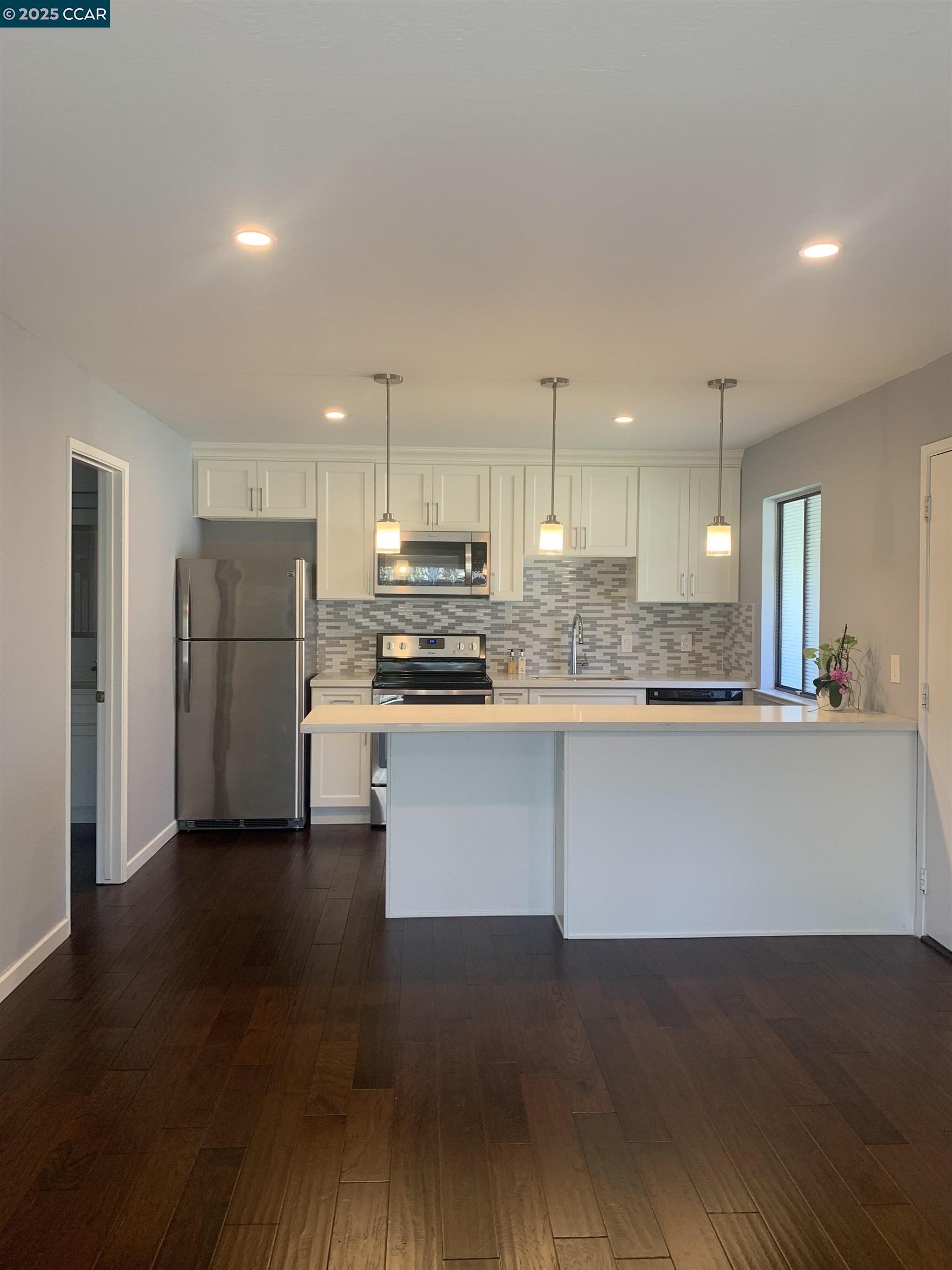 Detail Gallery Image 3 of 11 For 1437 Marchbanks Dr #7,  Walnut Creek,  CA 94598 - 1 Beds | 1 Baths