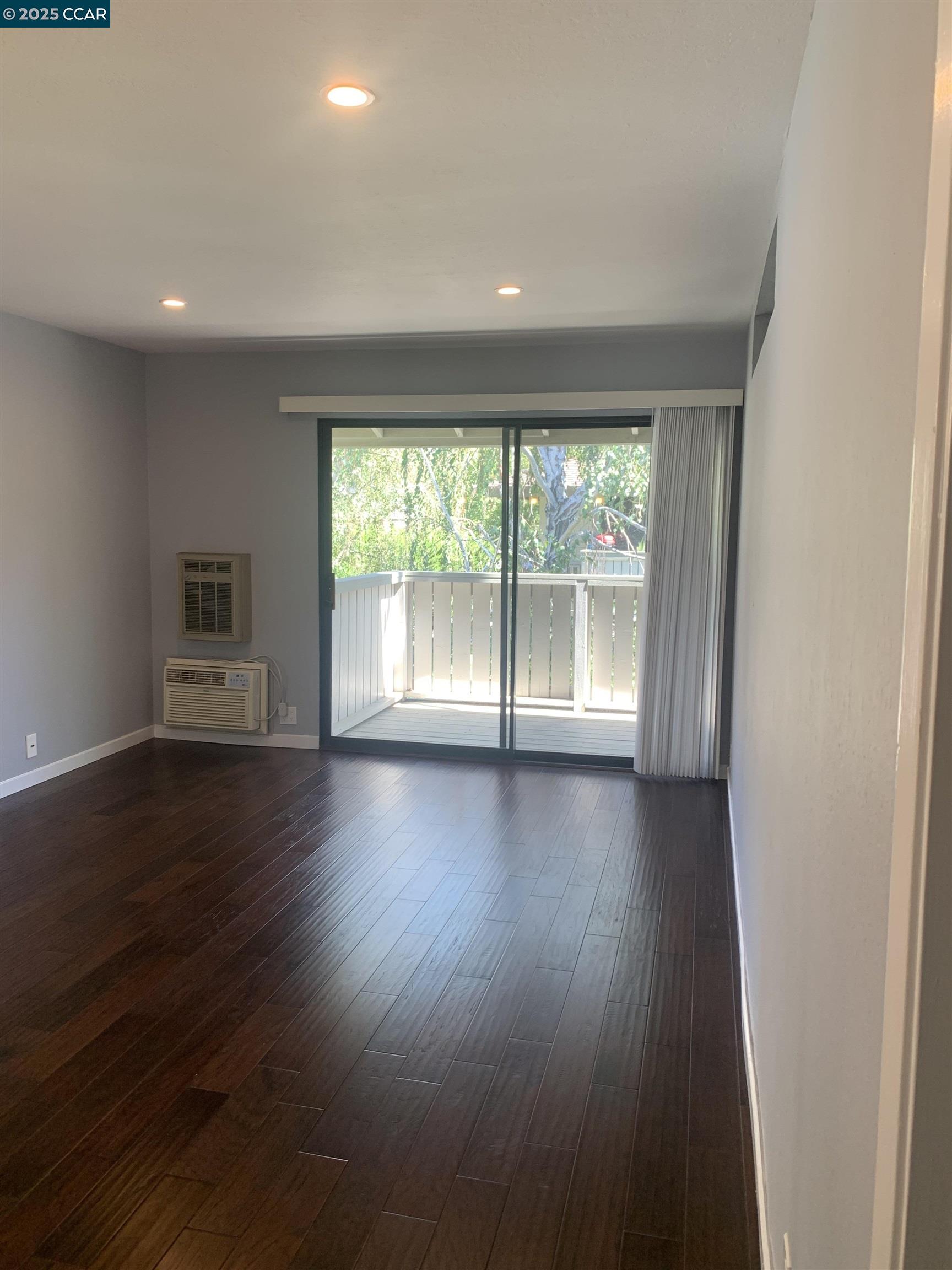 Detail Gallery Image 5 of 11 For 1437 Marchbanks Dr #7,  Walnut Creek,  CA 94598 - 1 Beds | 1 Baths