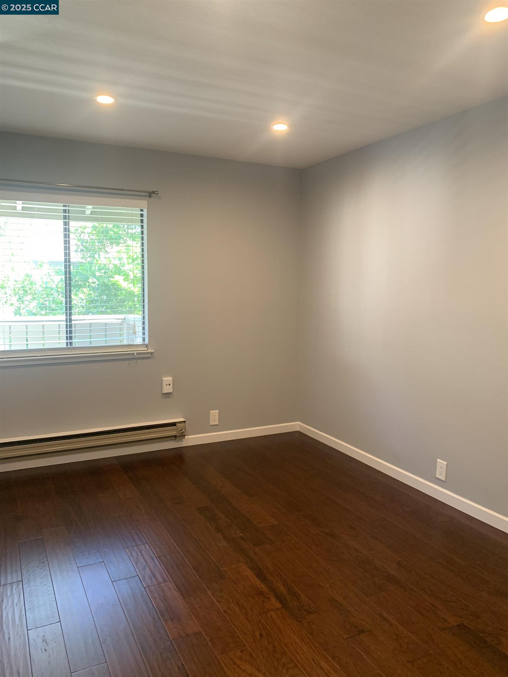 Detail Gallery Image 7 of 11 For 1437 Marchbanks Dr #7,  Walnut Creek,  CA 94598 - 1 Beds | 1 Baths