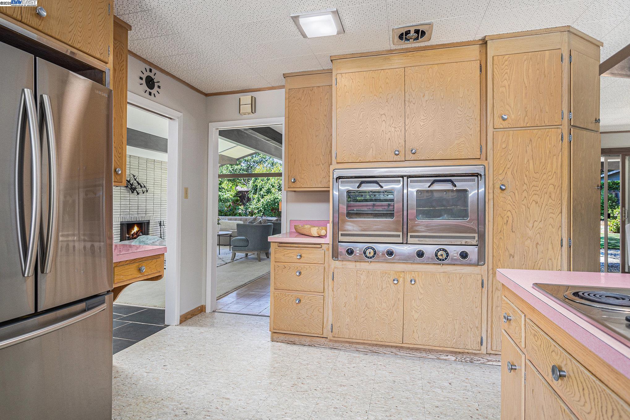 Detail Gallery Image 12 of 38 For 1407 Black Hawk Ct, Lafayette,  CA 94549 - 3 Beds | 2/1 Baths