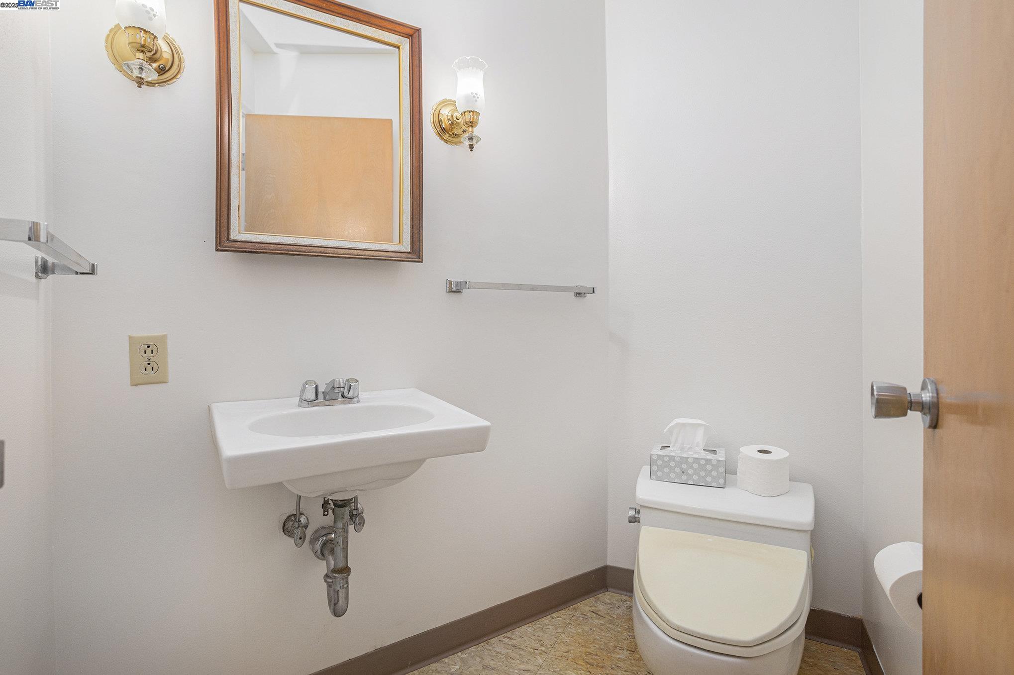 Detail Gallery Image 15 of 38 For 1407 Black Hawk Ct, Lafayette,  CA 94549 - 3 Beds | 2/1 Baths