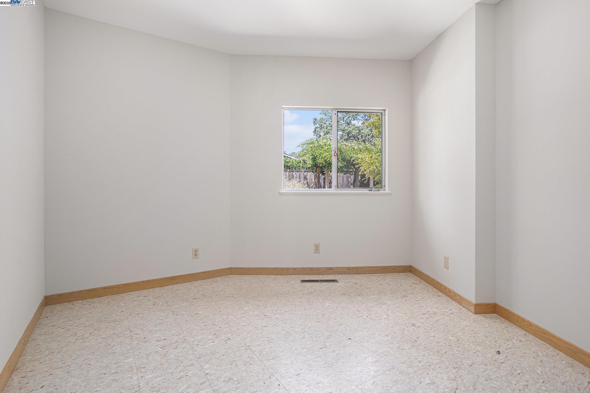 Detail Gallery Image 17 of 38 For 1407 Black Hawk Ct, Lafayette,  CA 94549 - 3 Beds | 2/1 Baths