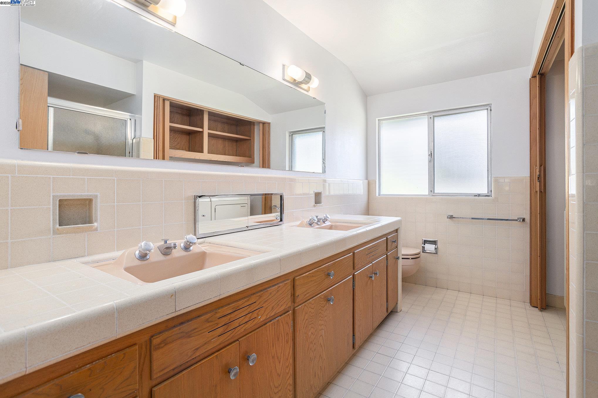 Detail Gallery Image 21 of 38 For 1407 Black Hawk Ct, Lafayette,  CA 94549 - 3 Beds | 2/1 Baths