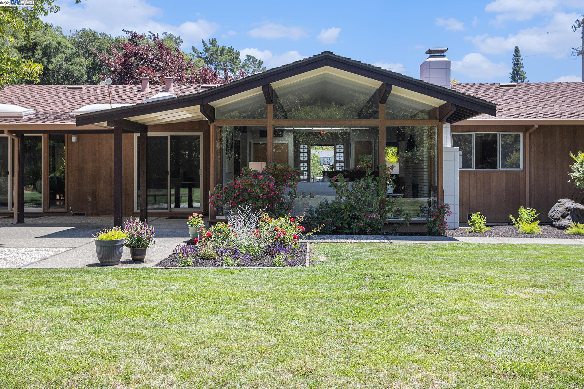 Detail Gallery Image 26 of 38 For 1407 Black Hawk Ct, Lafayette,  CA 94549 - 3 Beds | 2/1 Baths