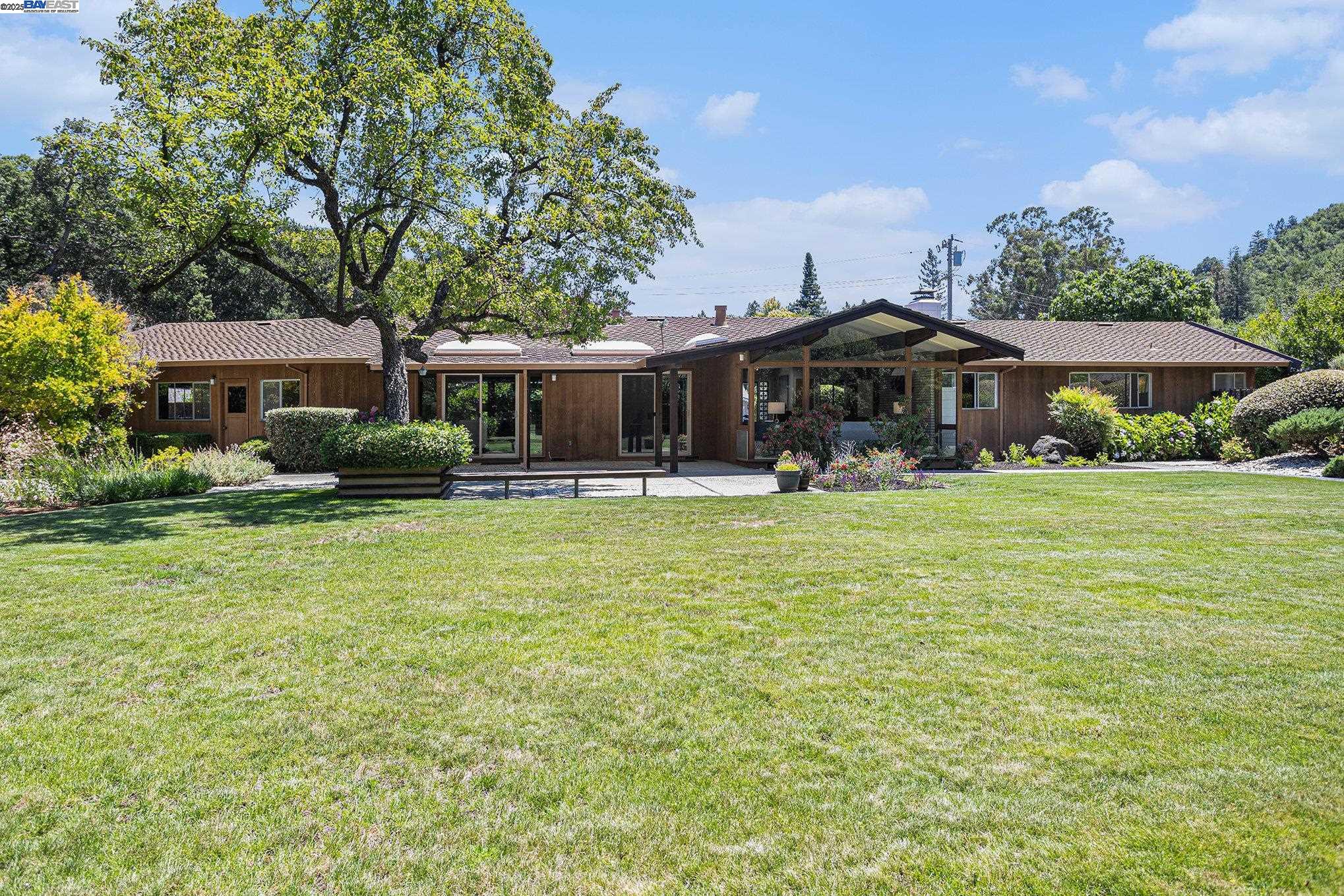 Detail Gallery Image 28 of 38 For 1407 Black Hawk Ct, Lafayette,  CA 94549 - 3 Beds | 2/1 Baths