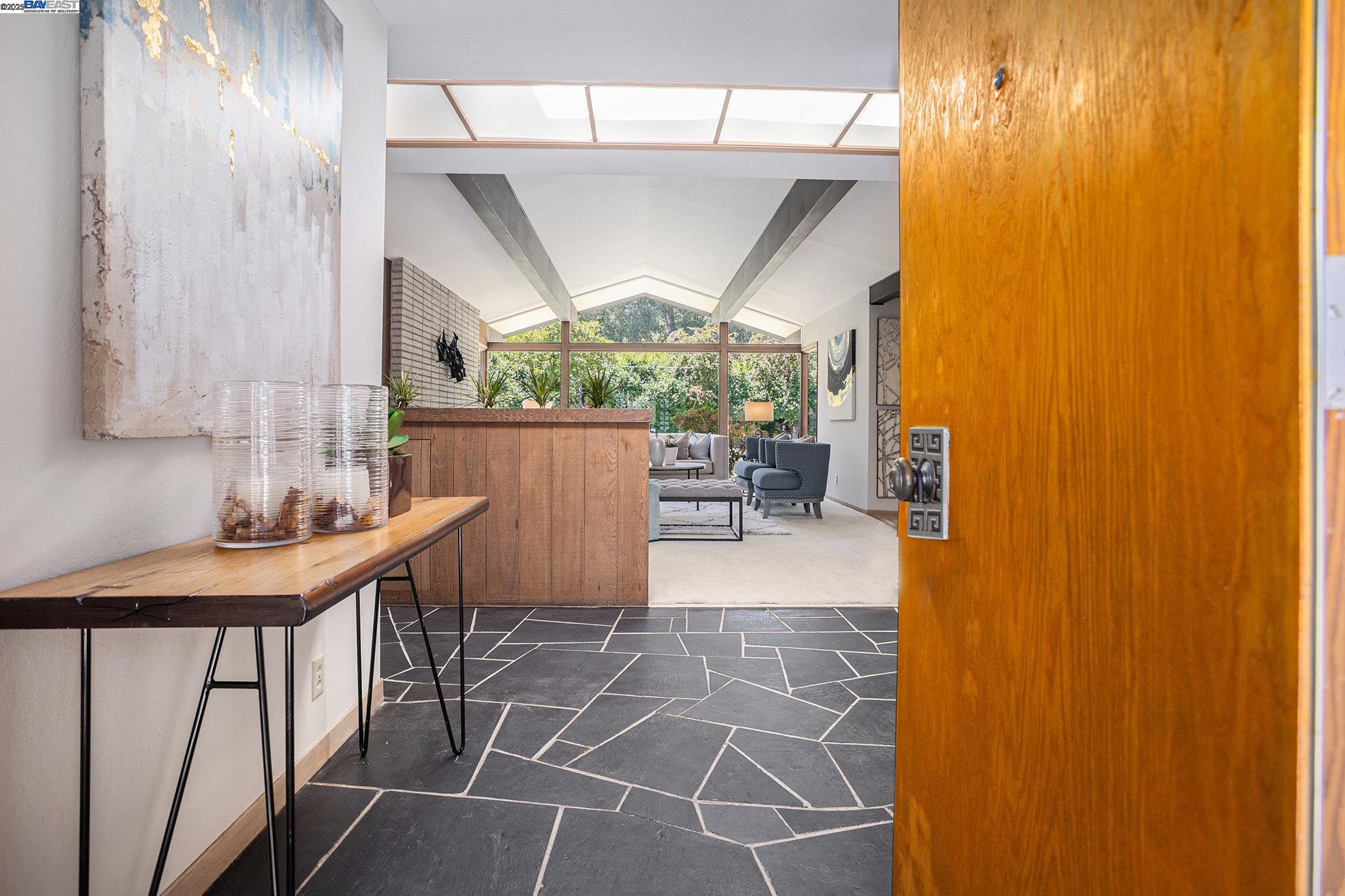 Detail Gallery Image 4 of 38 For 1407 Black Hawk Ct, Lafayette,  CA 94549 - 3 Beds | 2/1 Baths