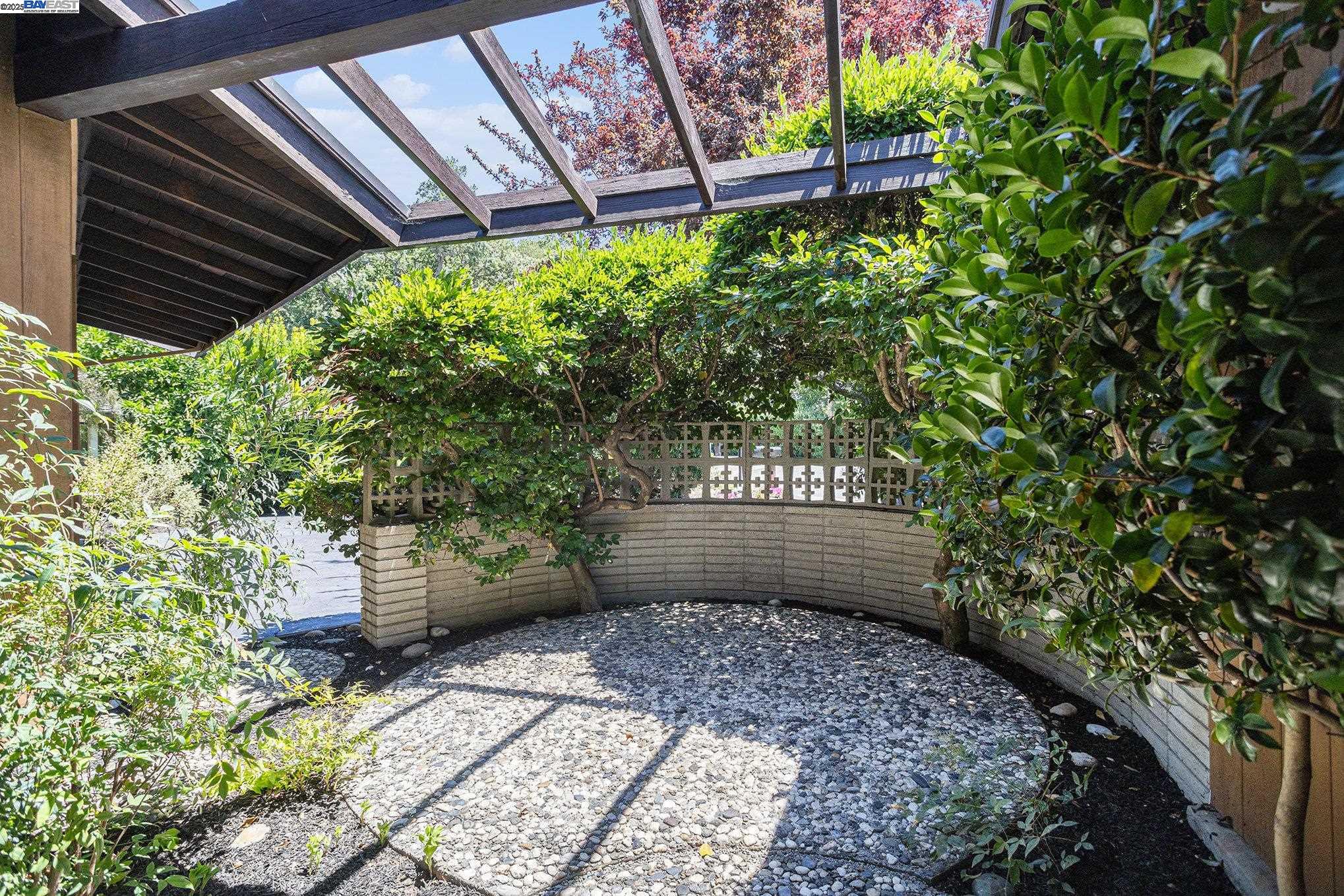 Detail Gallery Image 34 of 38 For 1407 Black Hawk Ct, Lafayette,  CA 94549 - 3 Beds | 2/1 Baths