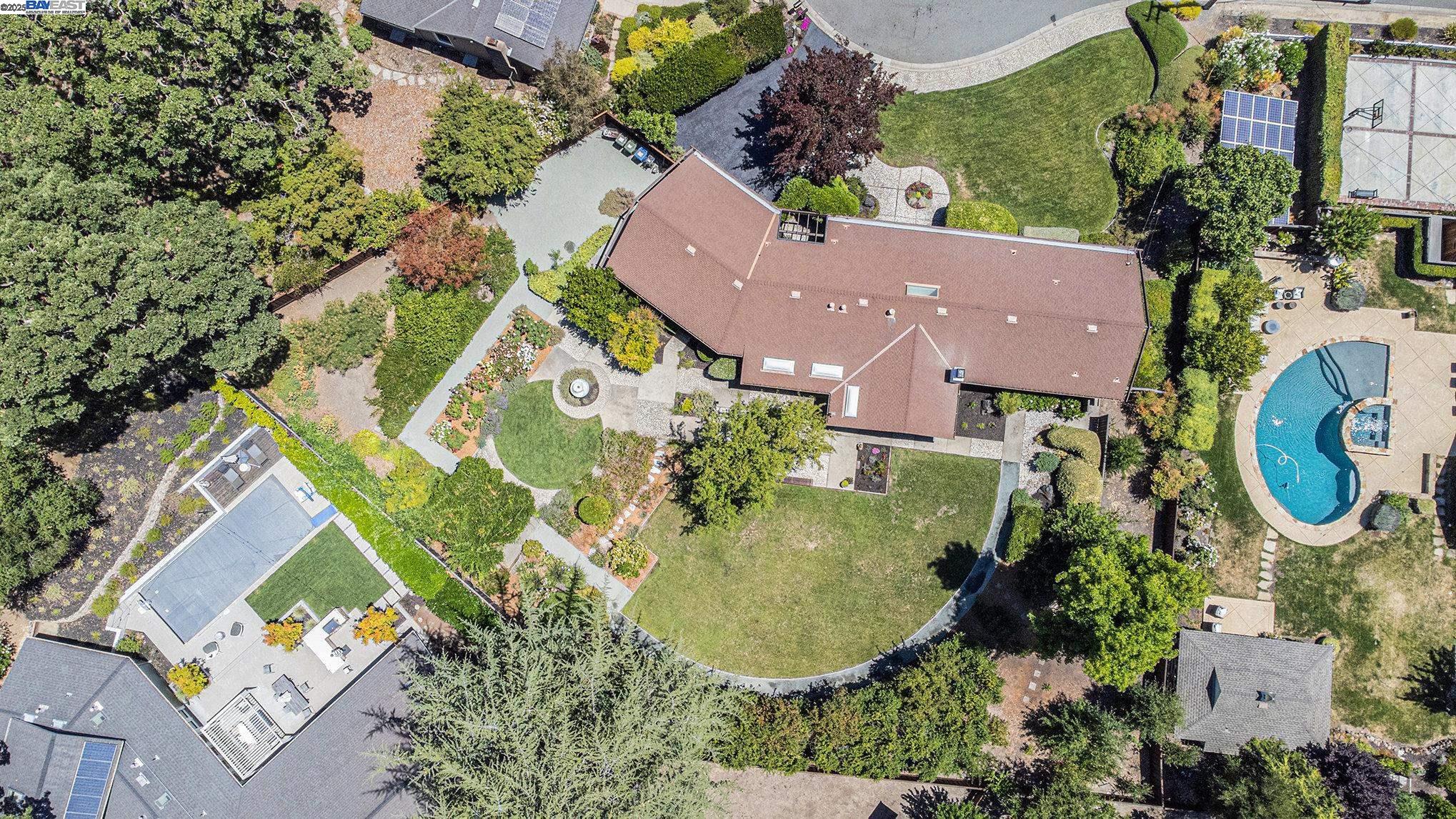 Detail Gallery Image 36 of 38 For 1407 Black Hawk Ct, Lafayette,  CA 94549 - 3 Beds | 2/1 Baths