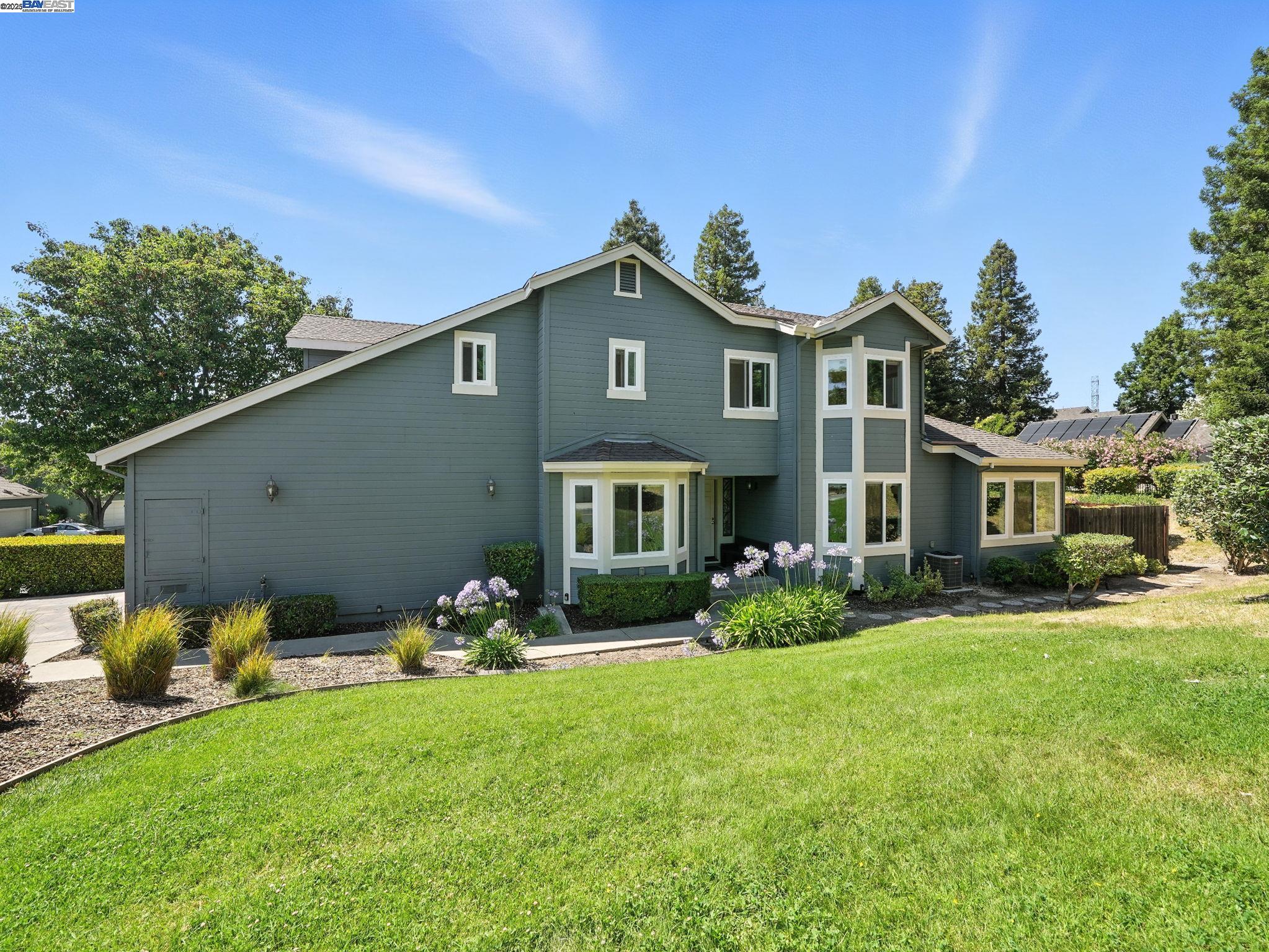 Detail Gallery Image 2 of 35 For 940 Praderia Cir, Fremont,  CA 94539 - 3 Beds | 3 Baths