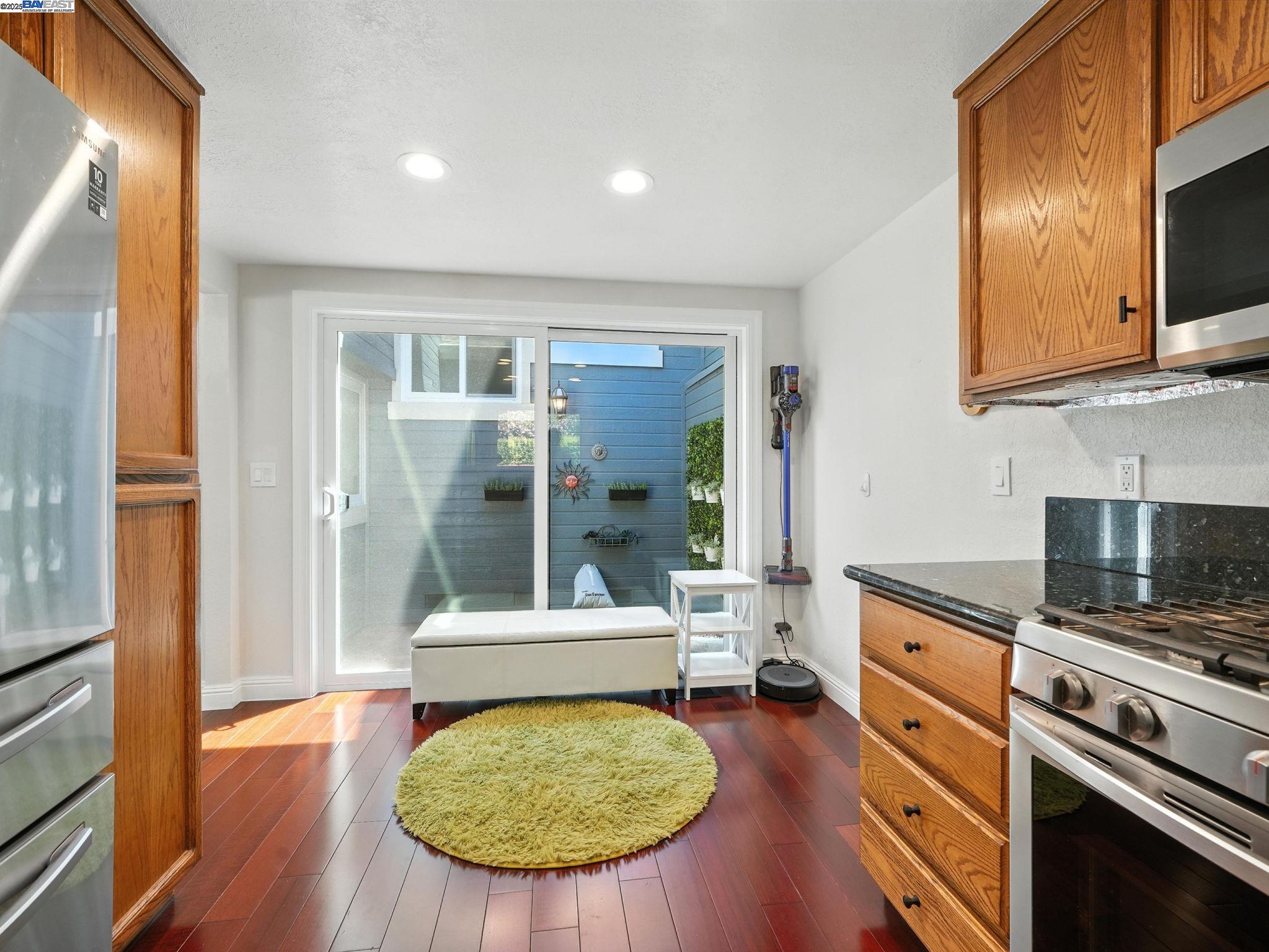 Detail Gallery Image 15 of 35 For 940 Praderia Cir, Fremont,  CA 94539 - 3 Beds | 3 Baths