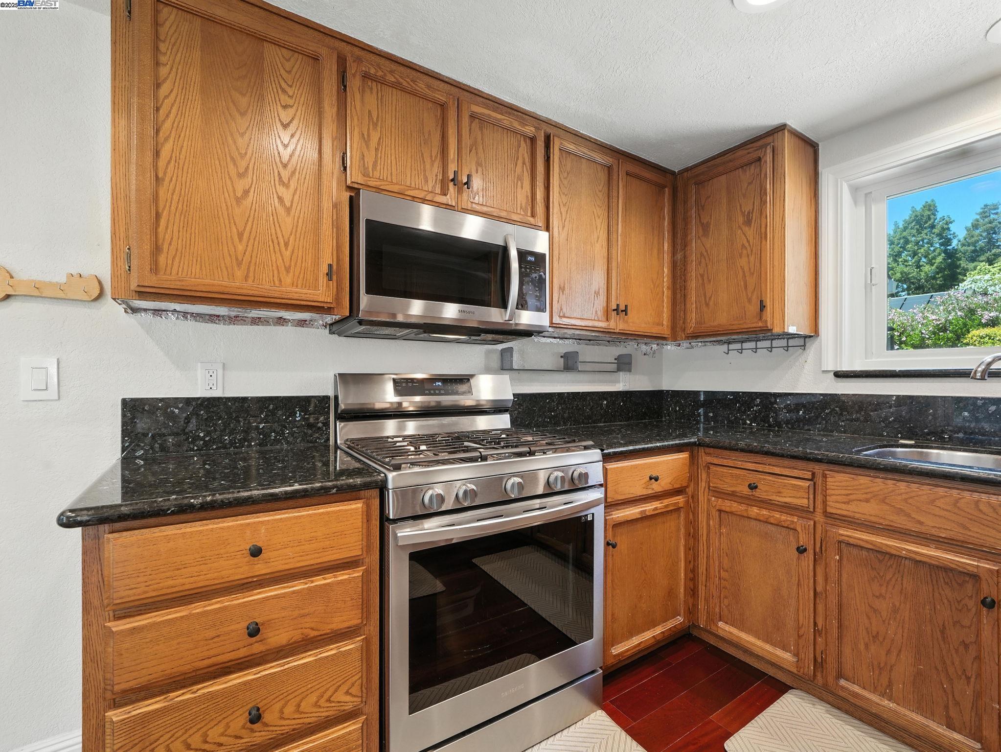 Detail Gallery Image 16 of 35 For 940 Praderia Cir, Fremont,  CA 94539 - 3 Beds | 3 Baths