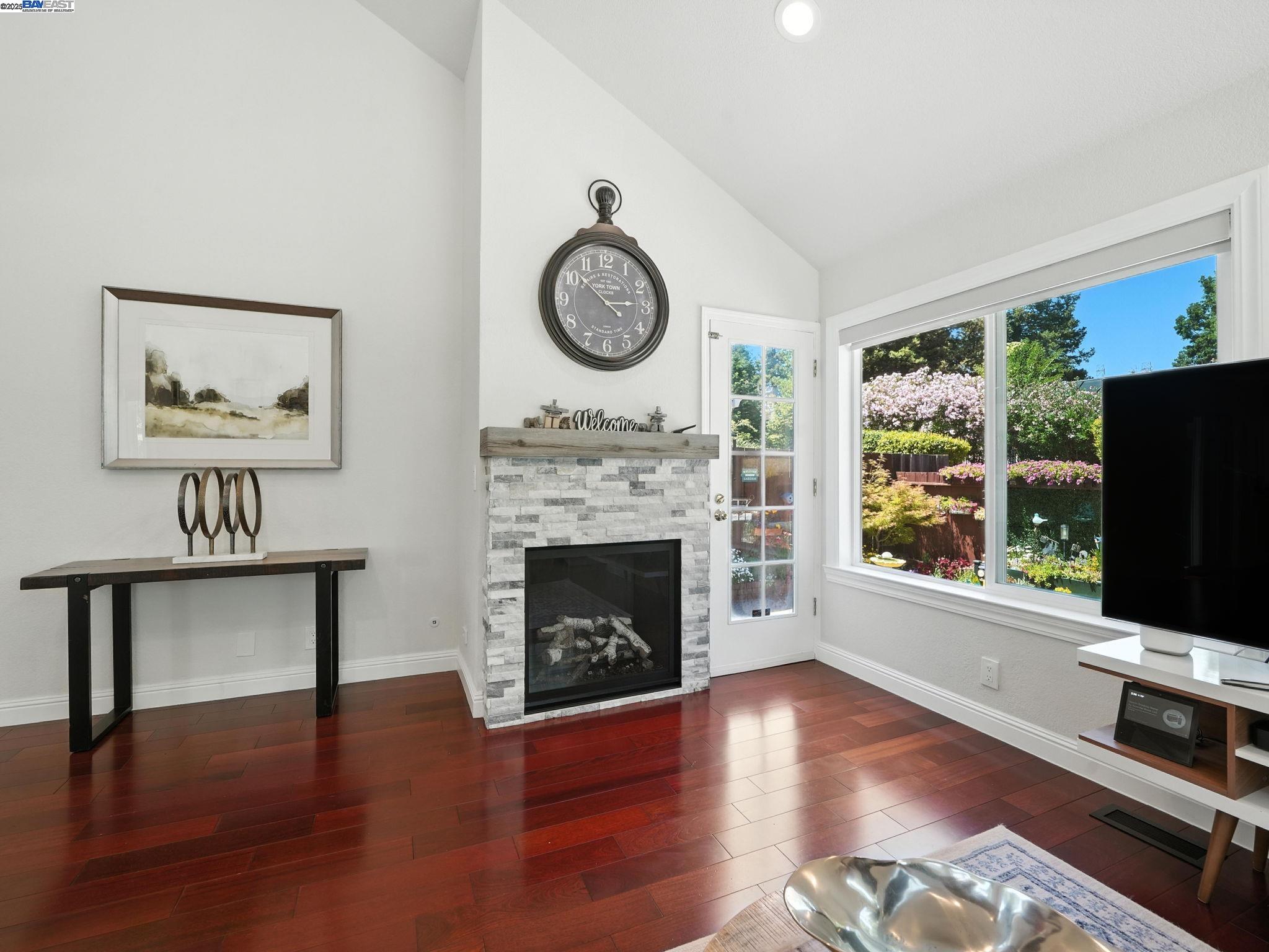 Detail Gallery Image 5 of 35 For 940 Praderia Cir, Fremont,  CA 94539 - 3 Beds | 3 Baths