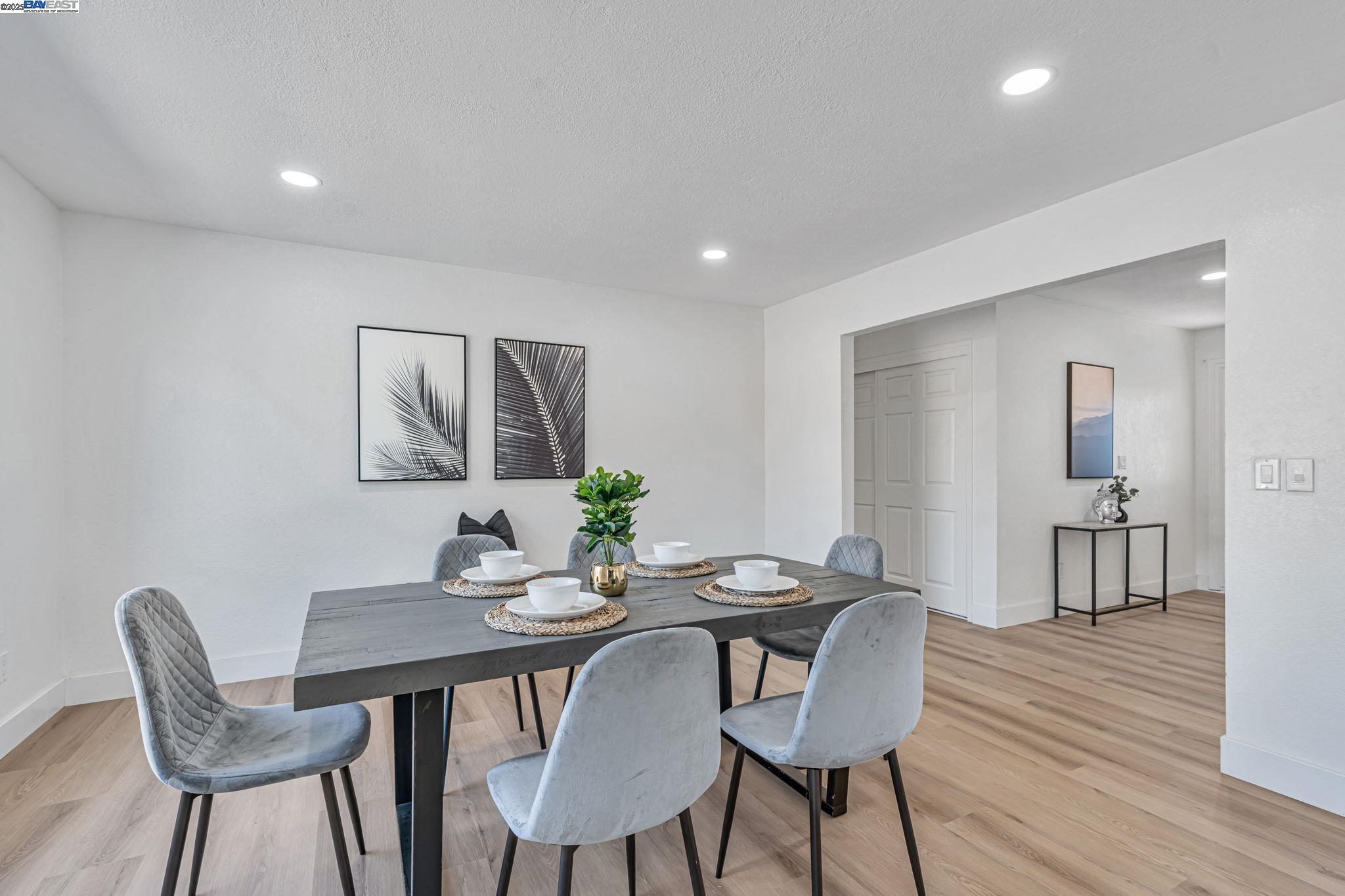 Detail Gallery Image 11 of 29 For 35 Chelsea Way, Pittsburg,  CA 94565 - 3 Beds | 2 Baths