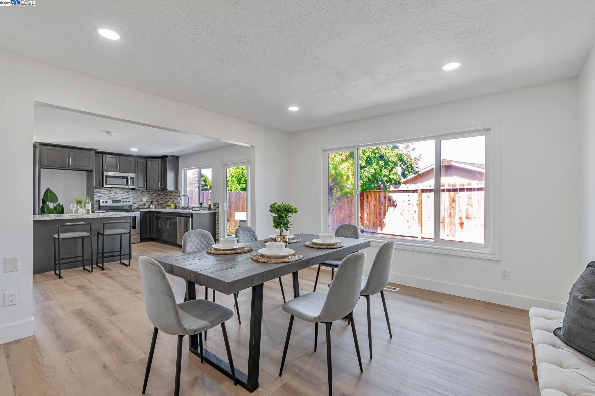 Detail Gallery Image 12 of 29 For 35 Chelsea Way, Pittsburg,  CA 94565 - 3 Beds | 2 Baths