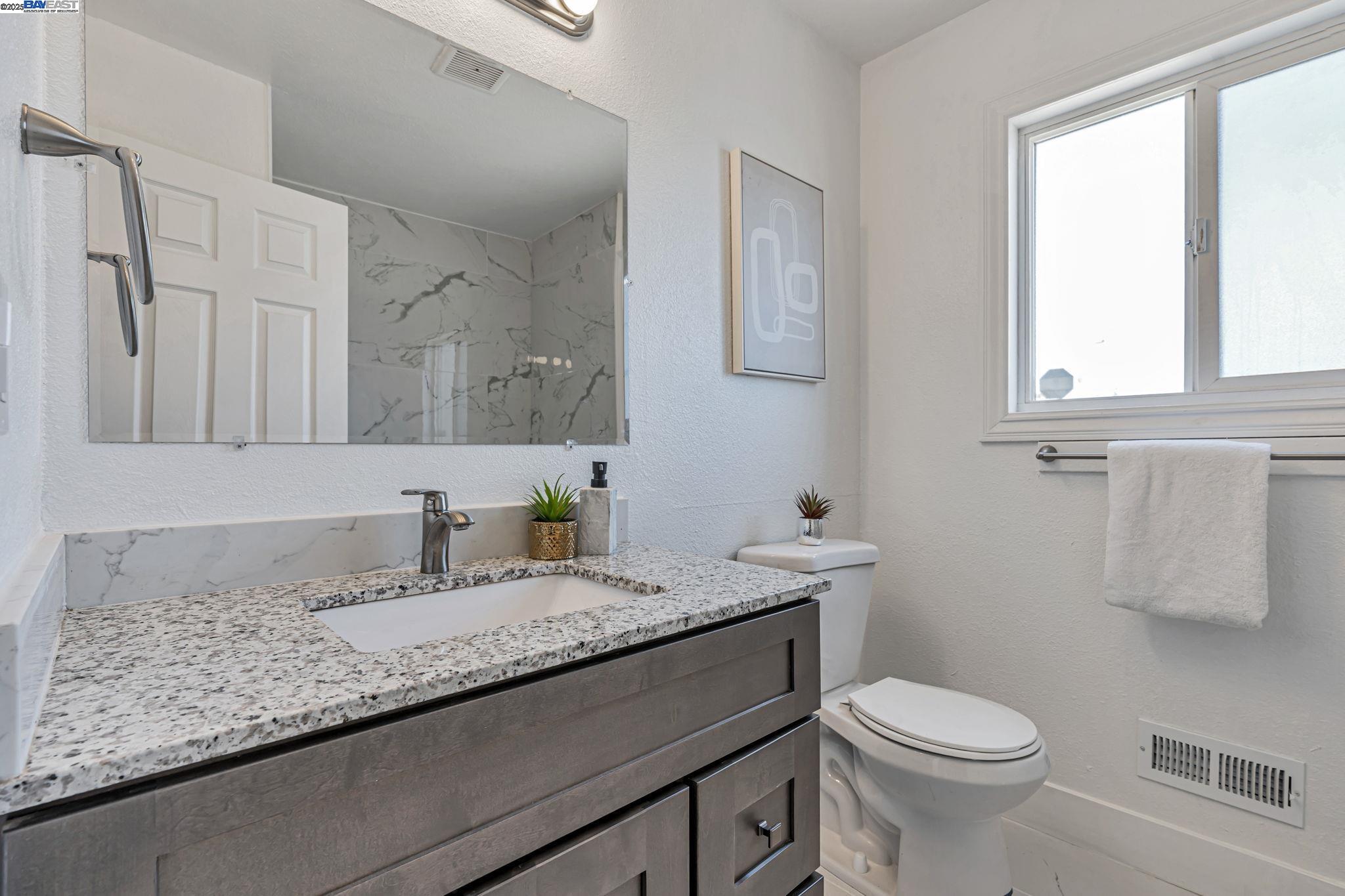 Detail Gallery Image 17 of 29 For 35 Chelsea Way, Pittsburg,  CA 94565 - 3 Beds | 2 Baths