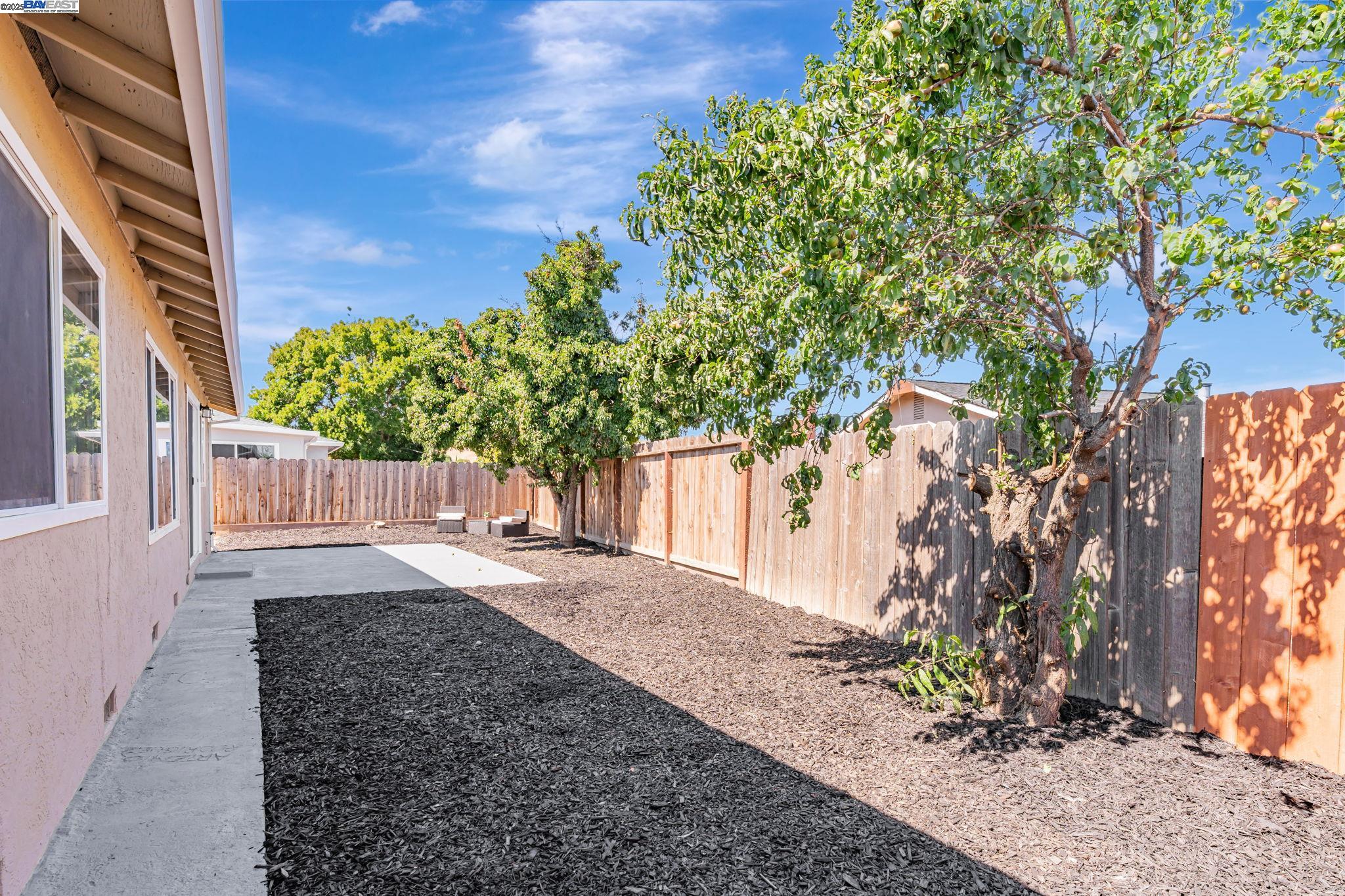 Detail Gallery Image 20 of 29 For 35 Chelsea Way, Pittsburg,  CA 94565 - 3 Beds | 2 Baths