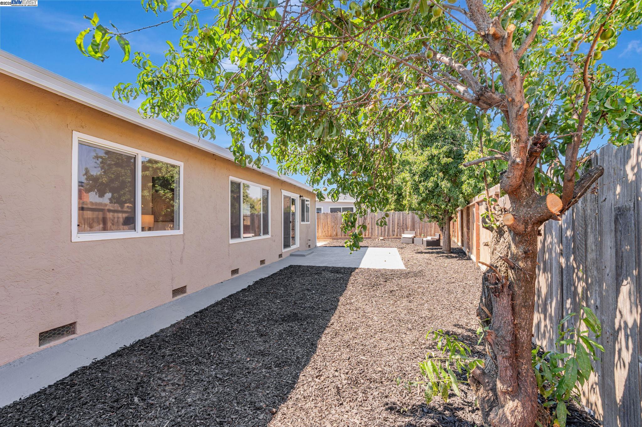 Detail Gallery Image 22 of 29 For 35 Chelsea Way, Pittsburg,  CA 94565 - 3 Beds | 2 Baths