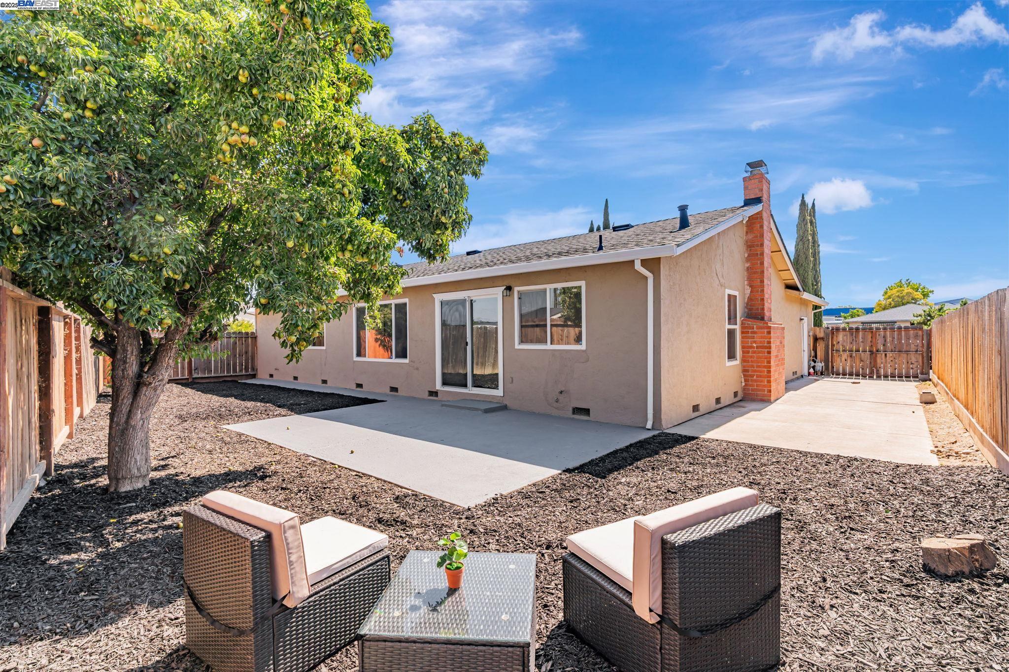 Detail Gallery Image 23 of 29 For 35 Chelsea Way, Pittsburg,  CA 94565 - 3 Beds | 2 Baths