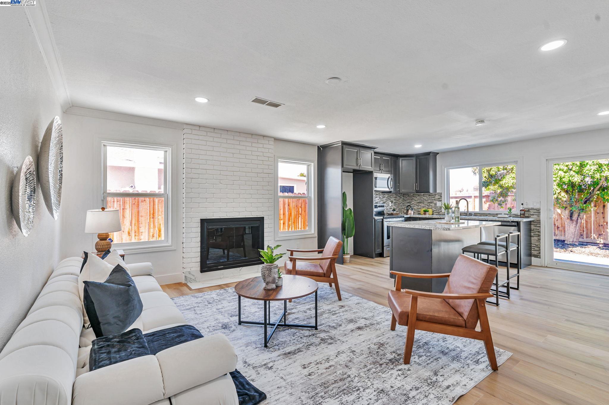 Detail Gallery Image 6 of 29 For 35 Chelsea Way, Pittsburg,  CA 94565 - 3 Beds | 2 Baths