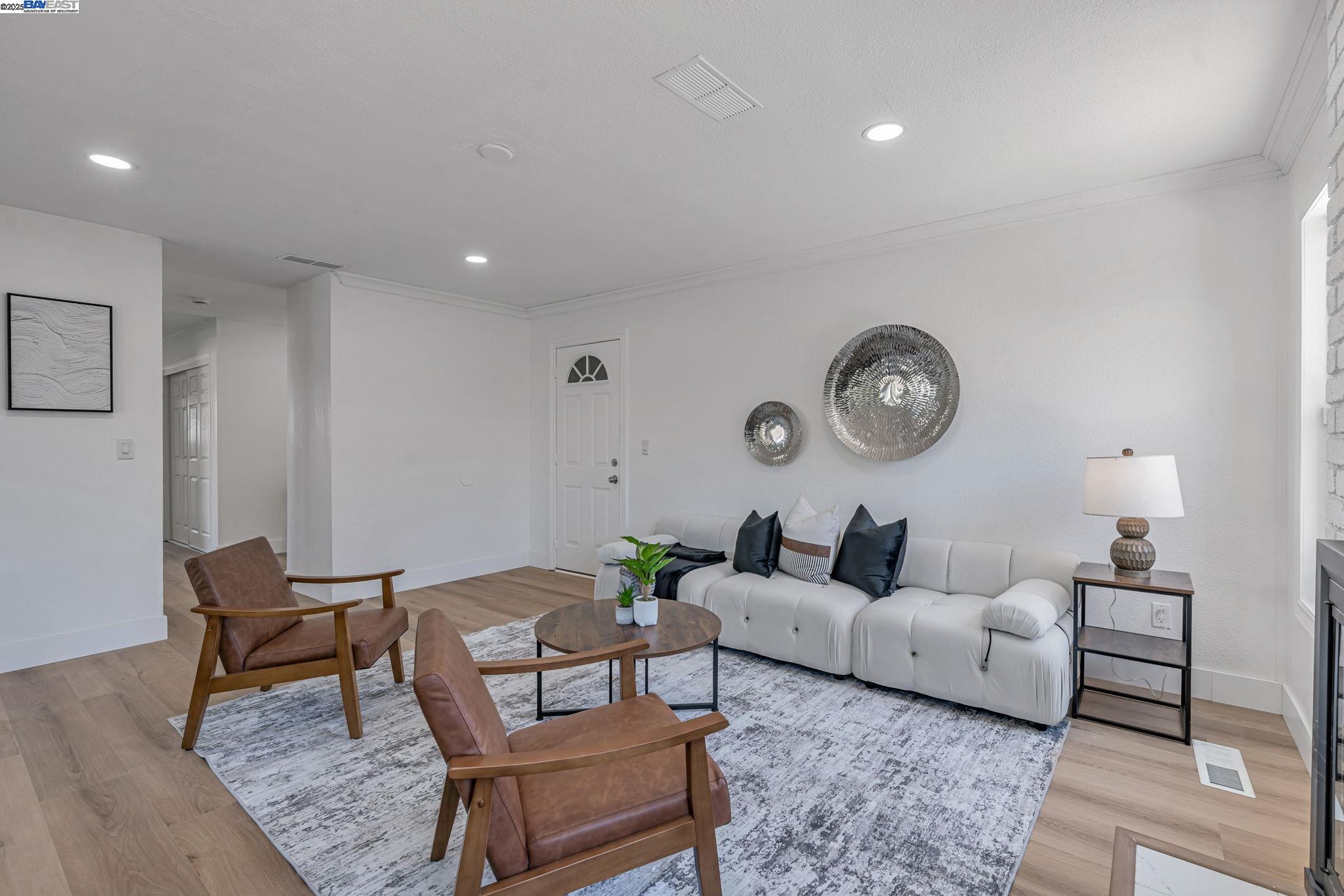Detail Gallery Image 7 of 29 For 35 Chelsea Way, Pittsburg,  CA 94565 - 3 Beds | 2 Baths