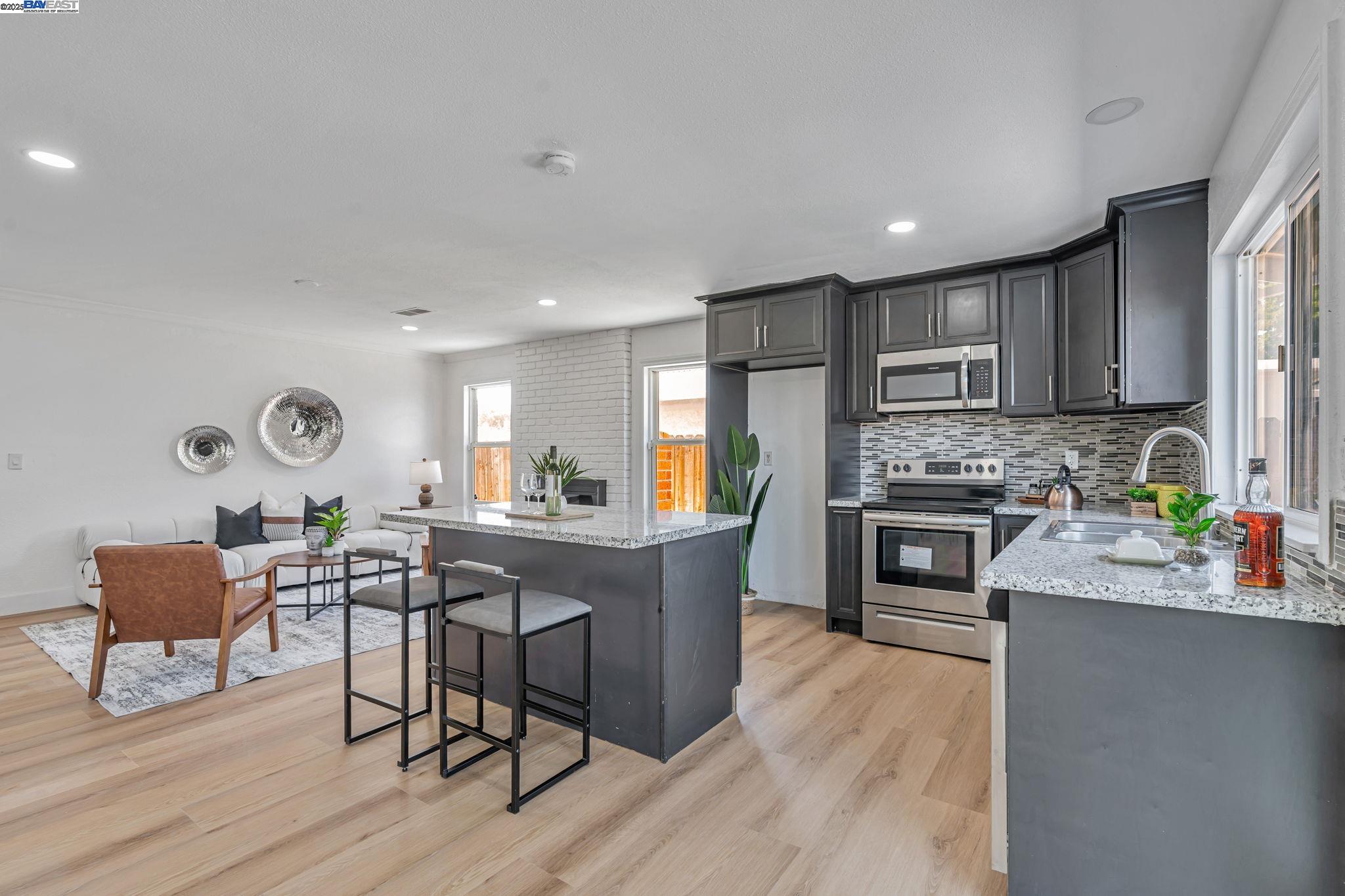Detail Gallery Image 9 of 29 For 35 Chelsea Way, Pittsburg,  CA 94565 - 3 Beds | 2 Baths