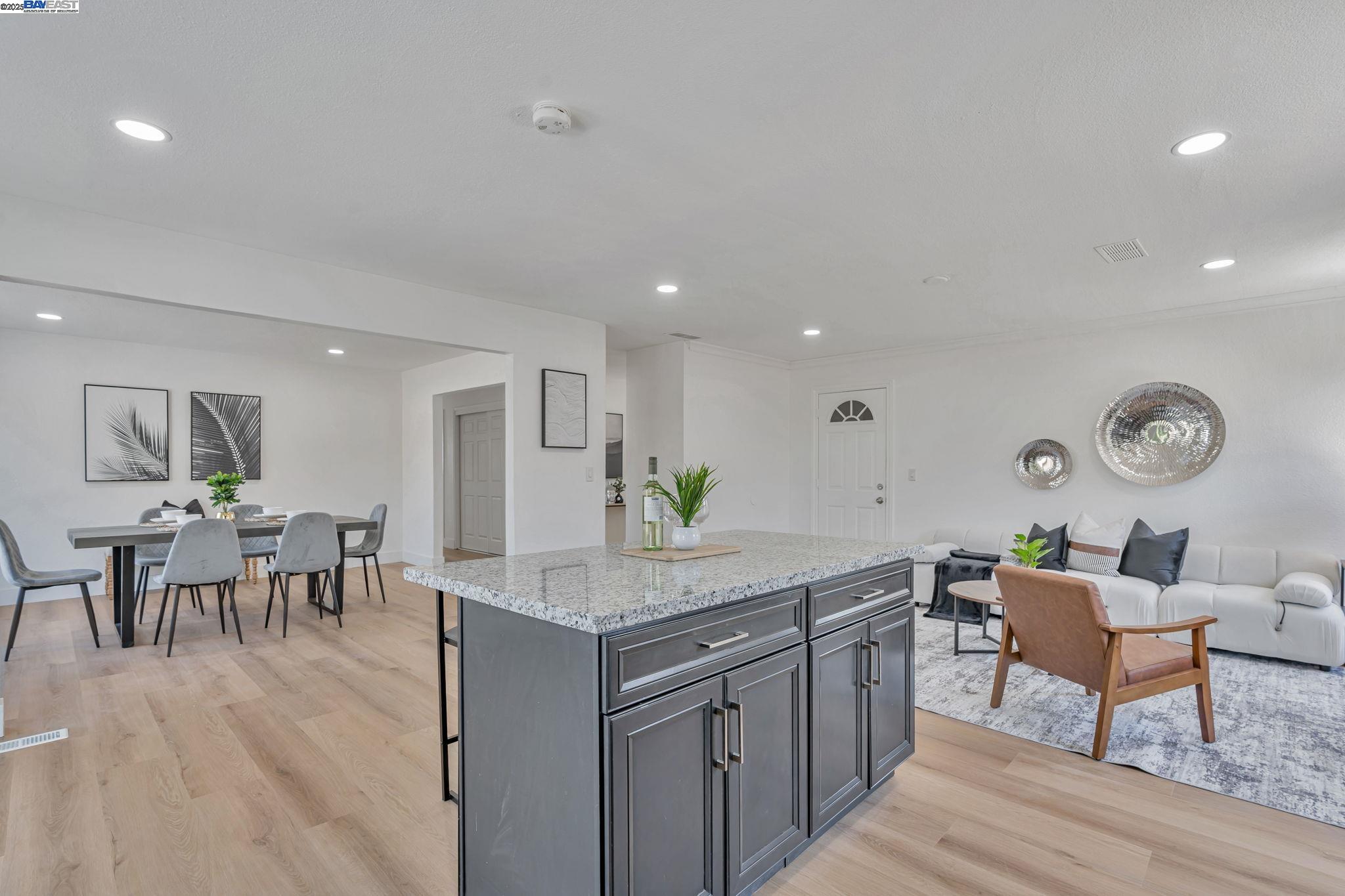 Detail Gallery Image 10 of 29 For 35 Chelsea Way, Pittsburg,  CA 94565 - 3 Beds | 2 Baths