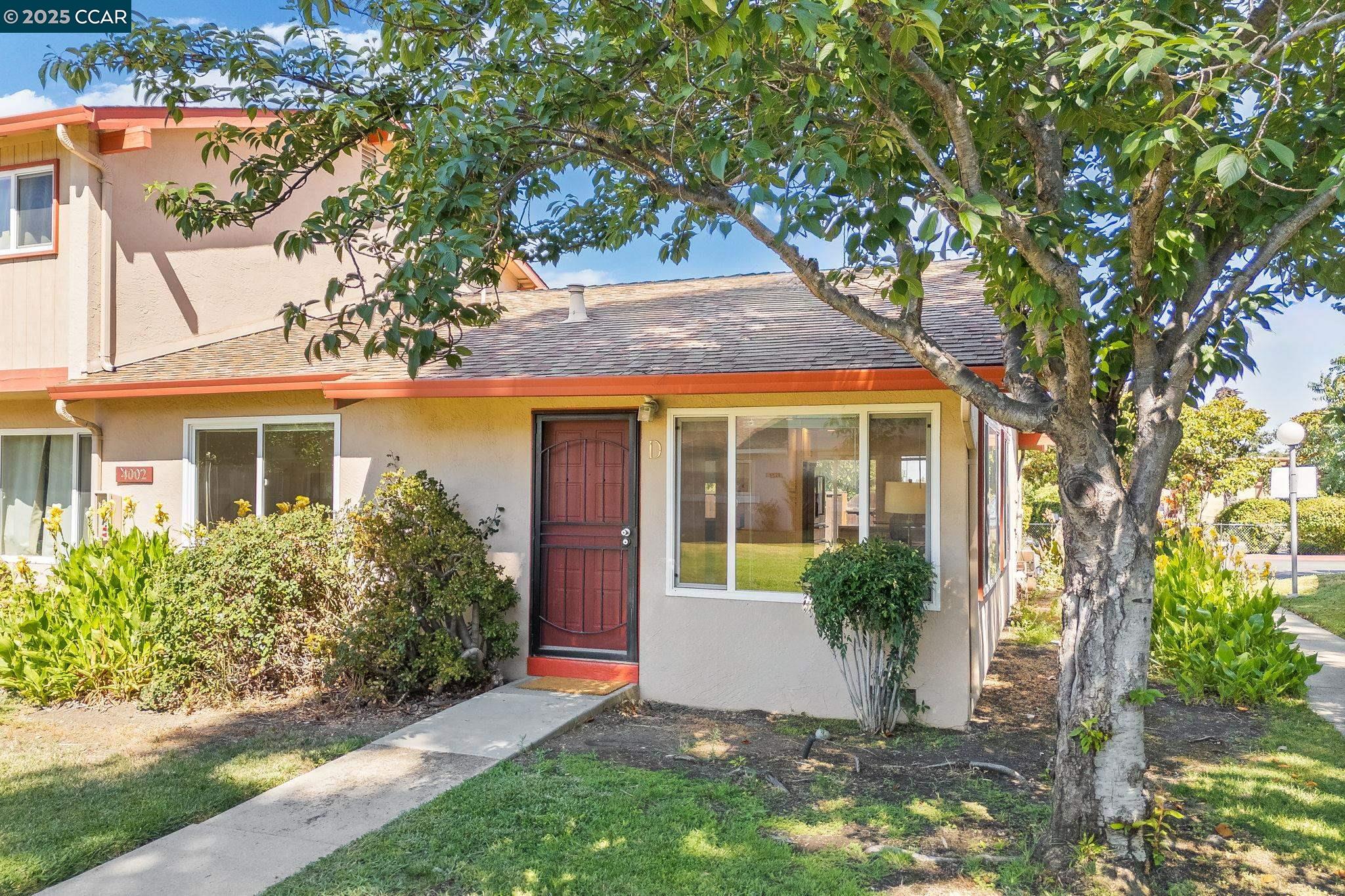 Detail Gallery Image 1 of 16 For 4002 Willow Pass Rd #D,  Concord,  CA 94519 - 2 Beds | 1 Baths