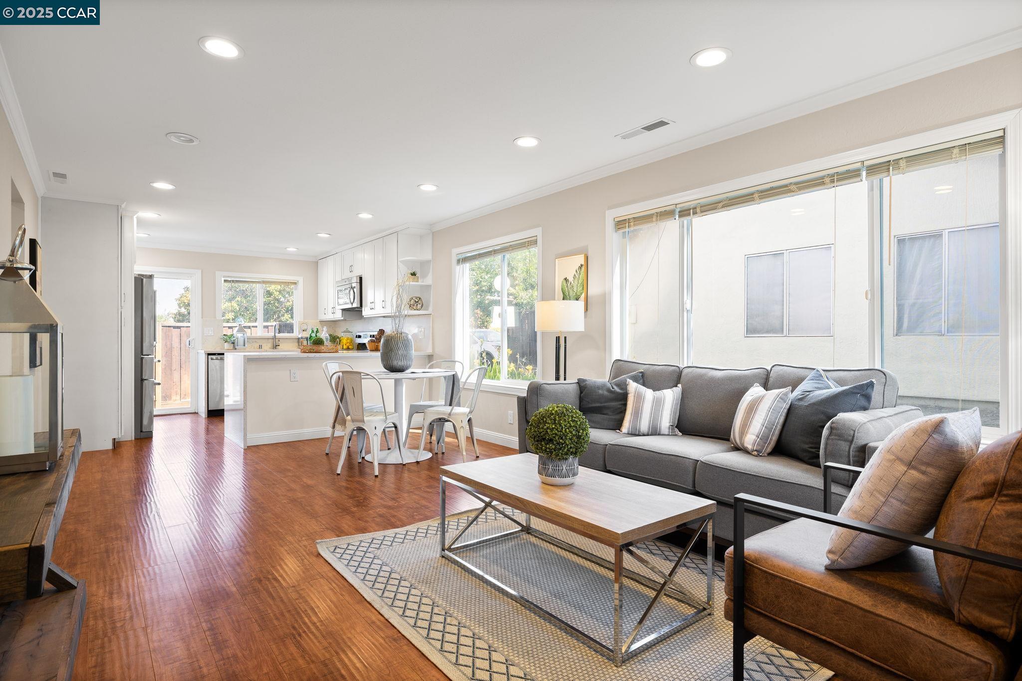 Detail Gallery Image 2 of 16 For 4002 Willow Pass Rd #D,  Concord,  CA 94519 - 2 Beds | 1 Baths