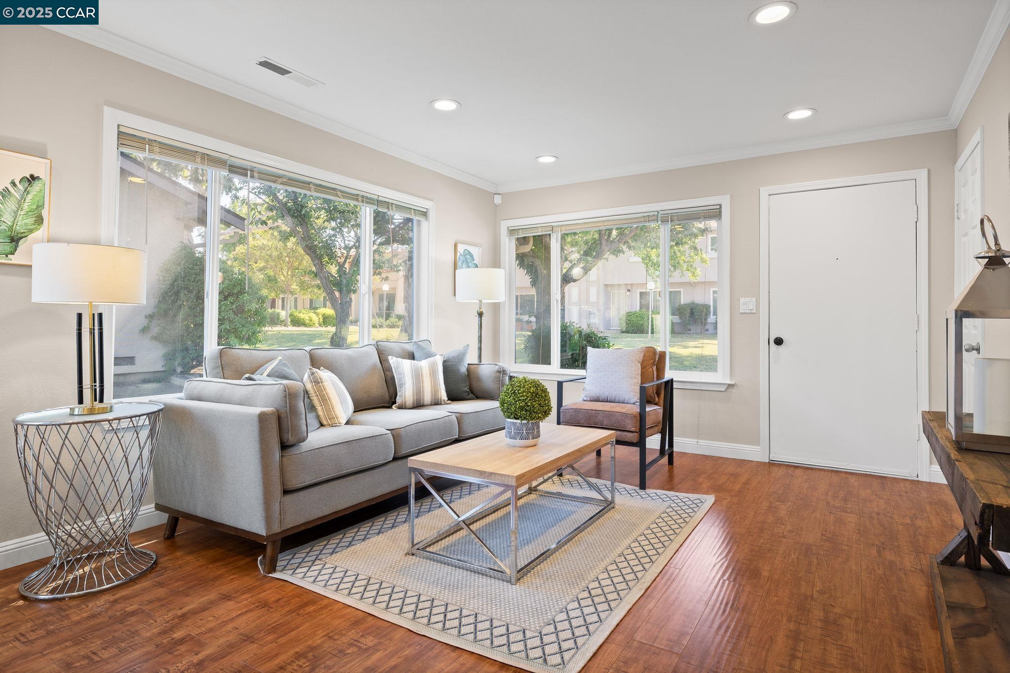 Detail Gallery Image 3 of 16 For 4002 Willow Pass Rd #D,  Concord,  CA 94519 - 2 Beds | 1 Baths