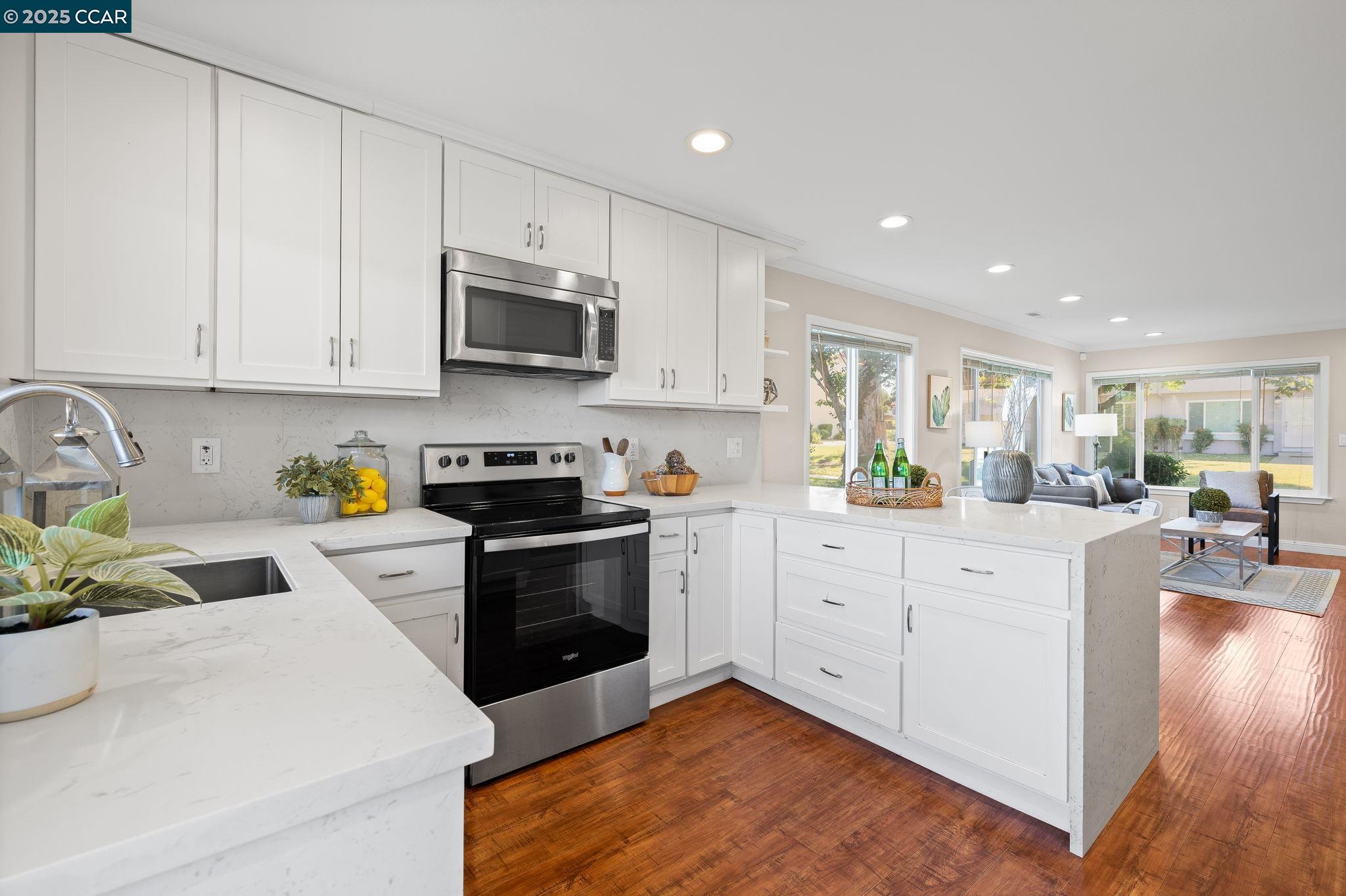 Detail Gallery Image 5 of 16 For 4002 Willow Pass Rd #D,  Concord,  CA 94519 - 2 Beds | 1 Baths