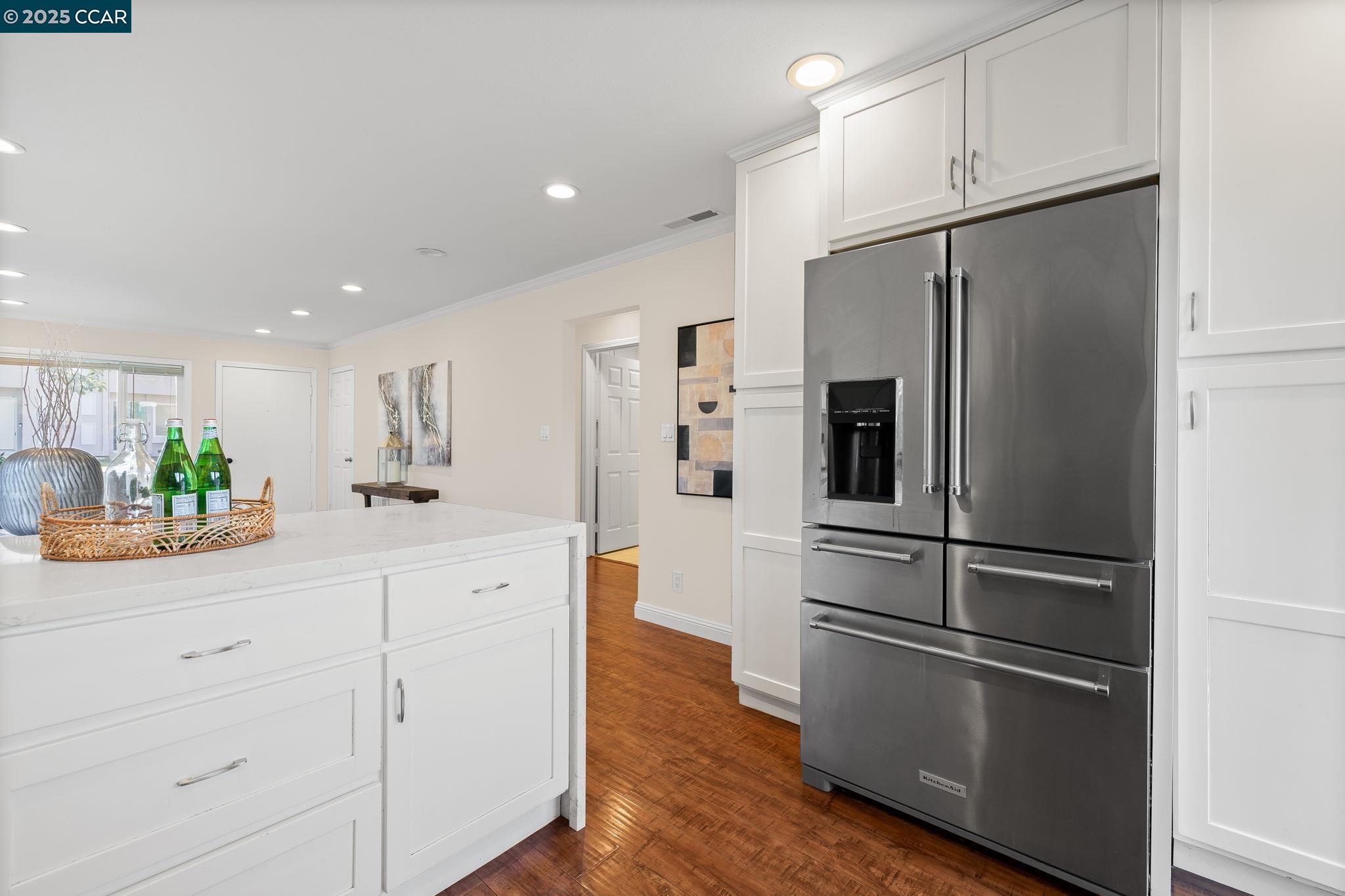 Detail Gallery Image 6 of 16 For 4002 Willow Pass Rd #D,  Concord,  CA 94519 - 2 Beds | 1 Baths