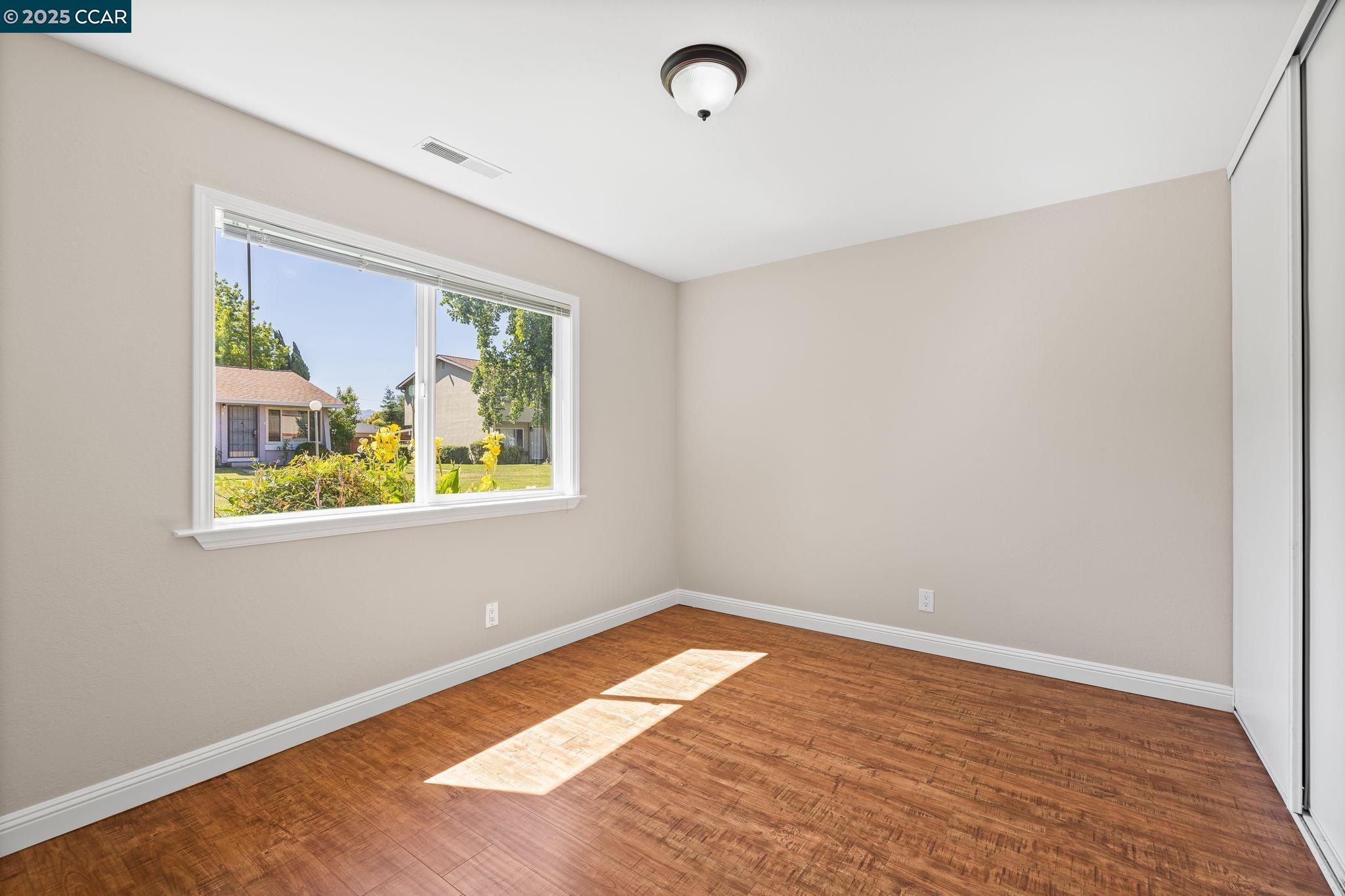 Detail Gallery Image 7 of 16 For 4002 Willow Pass Rd #D,  Concord,  CA 94519 - 2 Beds | 1 Baths