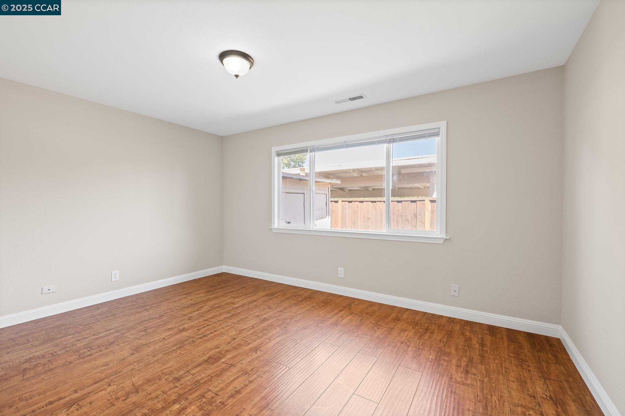 Detail Gallery Image 8 of 16 For 4002 Willow Pass Rd #D,  Concord,  CA 94519 - 2 Beds | 1 Baths