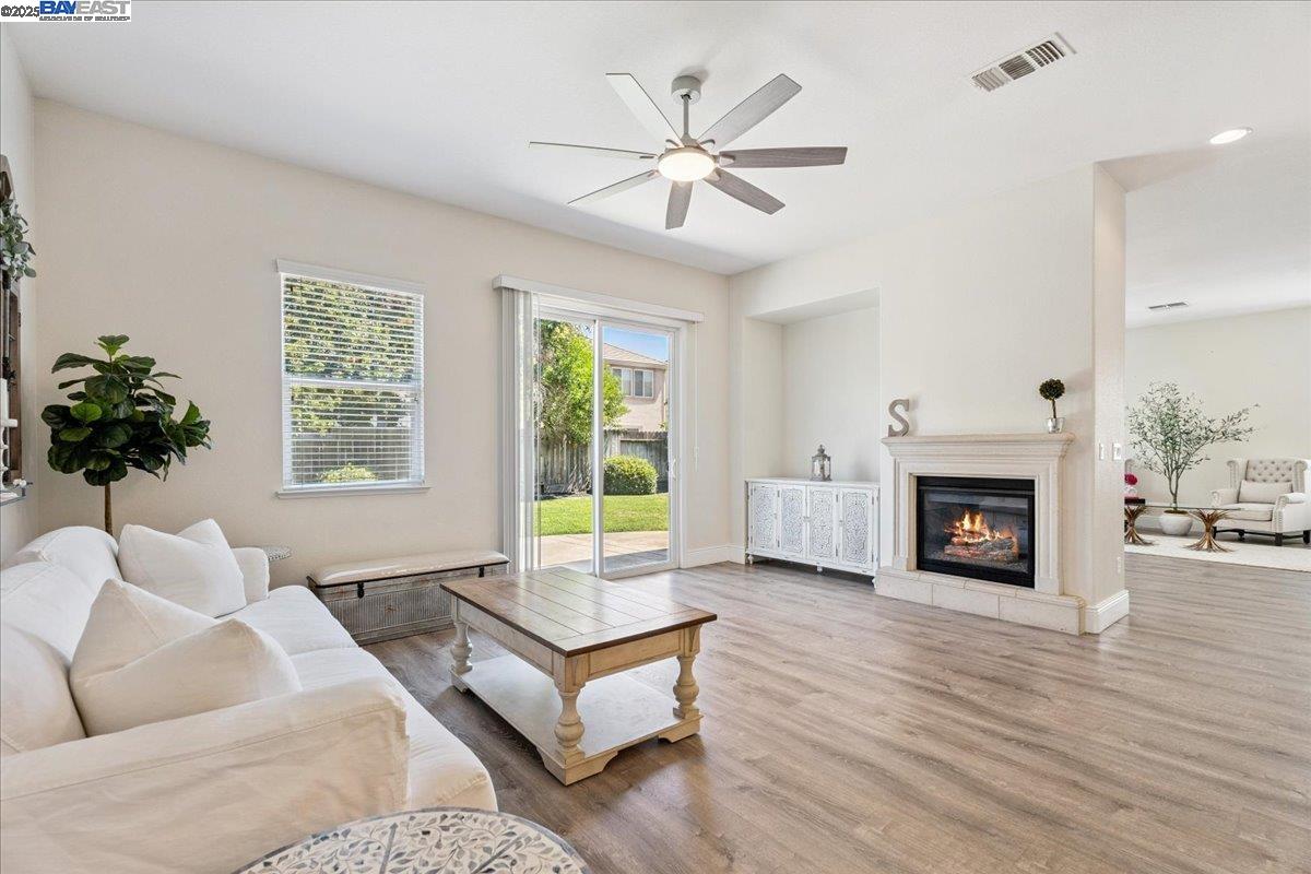 Detail Gallery Image 12 of 40 For 1498 Highland Dr, West Sacramento,  CA 95691 - 4 Beds | 2/1 Baths