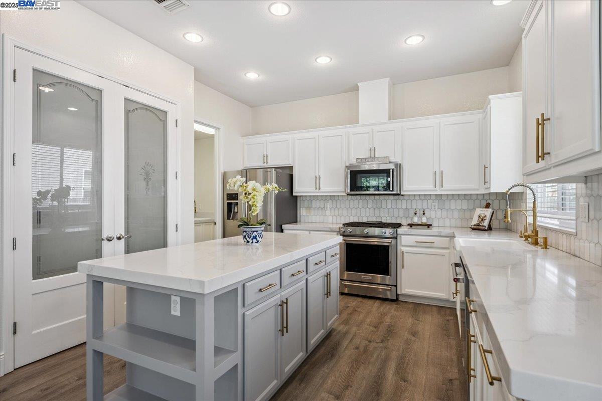 Detail Gallery Image 14 of 40 For 1498 Highland Dr, West Sacramento,  CA 95691 - 4 Beds | 2/1 Baths