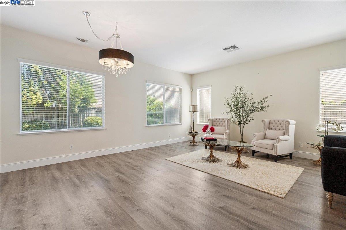 Detail Gallery Image 5 of 40 For 1498 Highland Dr, West Sacramento,  CA 95691 - 4 Beds | 2/1 Baths