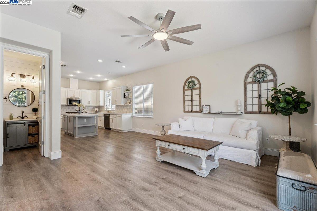 Detail Gallery Image 10 of 40 For 1498 Highland Dr, West Sacramento,  CA 95691 - 4 Beds | 2/1 Baths