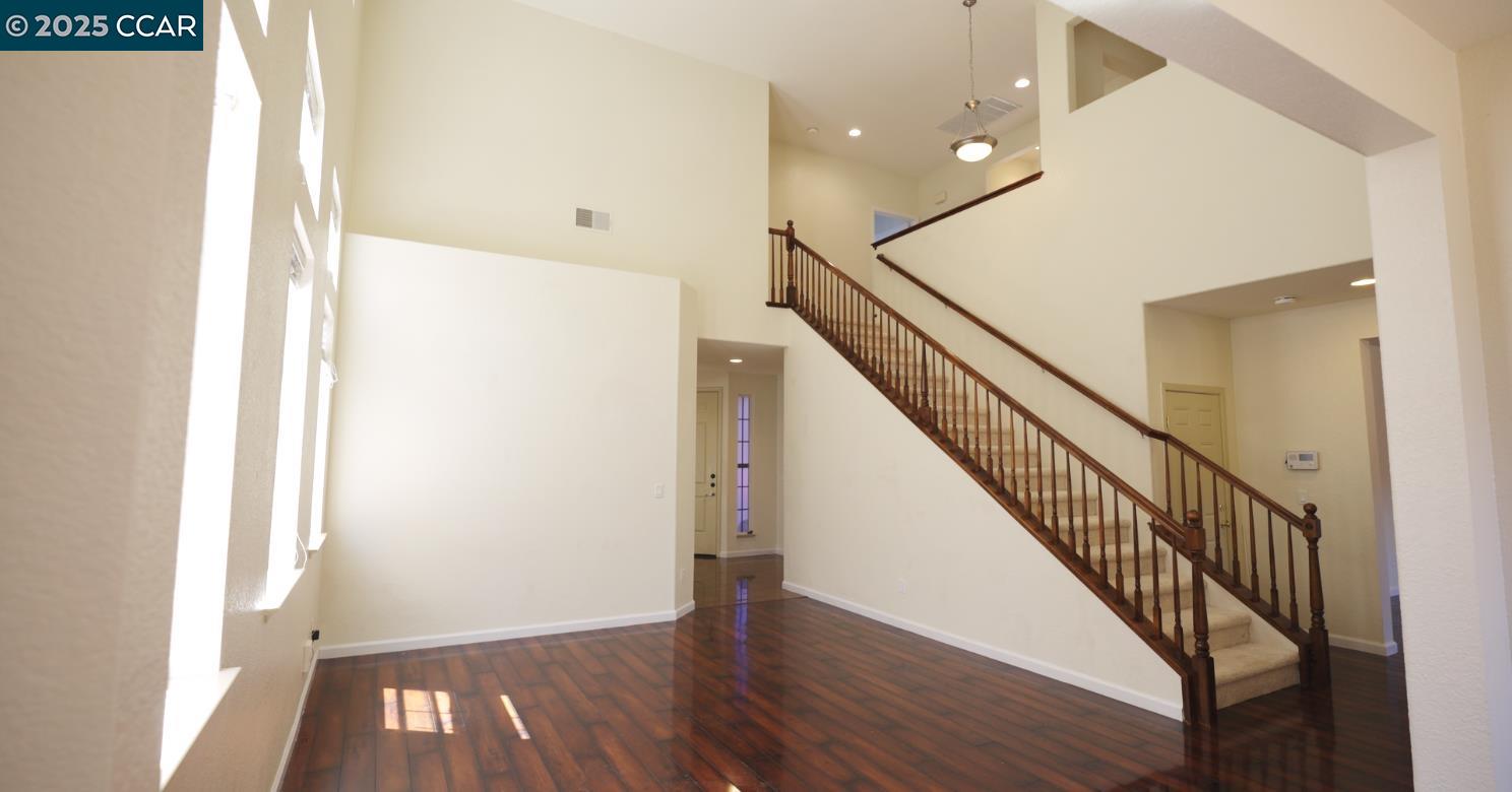 Detail Gallery Image 3 of 39 For 4020 Crescent Ct, Antioch,  CA 94509 - 4 Beds | 3 Baths
